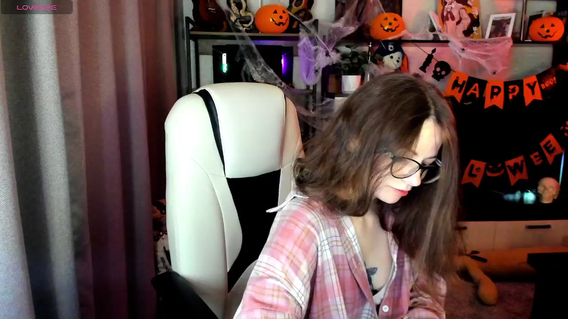 Gallery image thumbnail from MewTwo's myfreecams stream on, 10/26/2025, 24:59 image 19 of 20