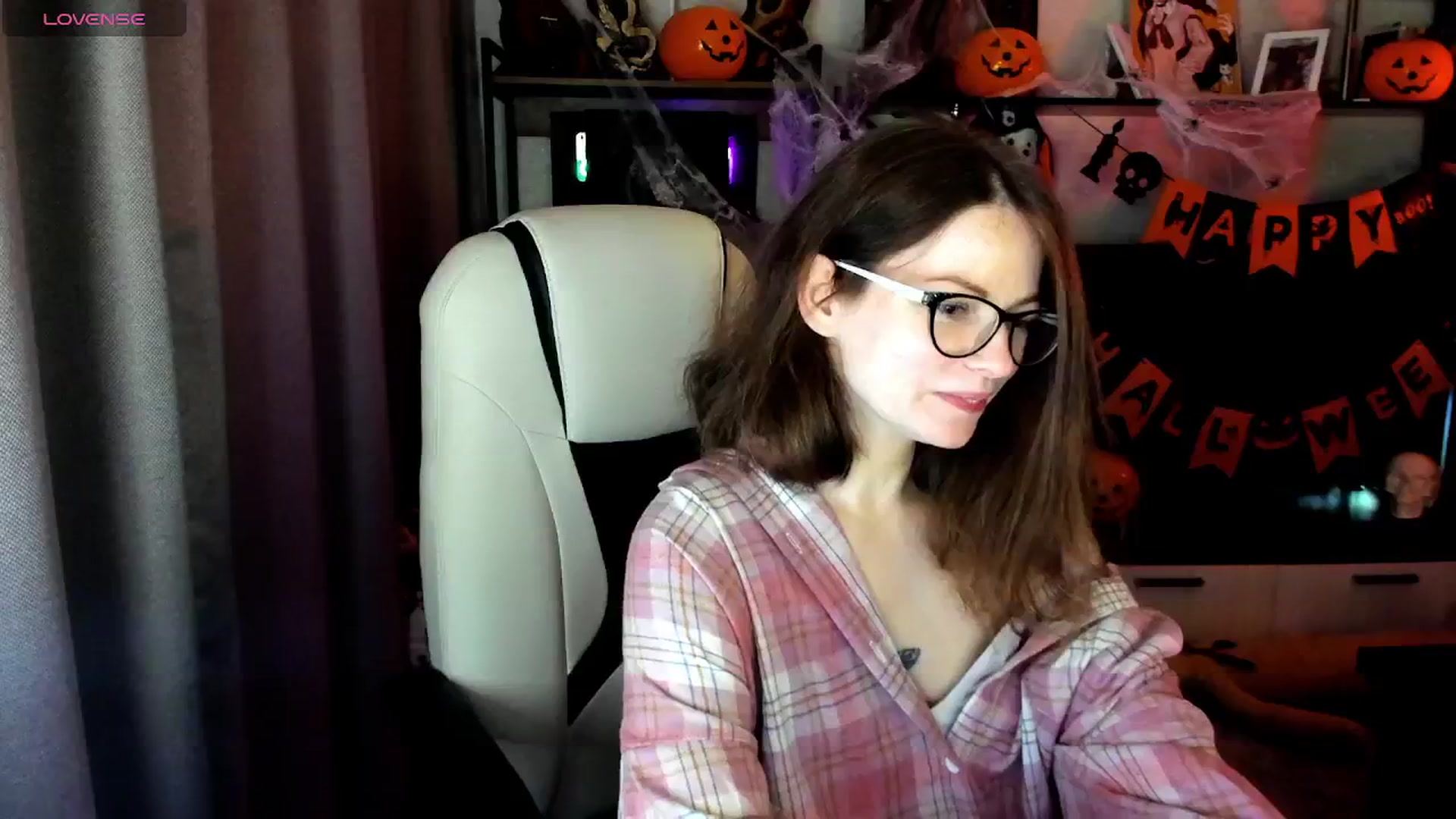 Gallery image thumbnail from MewTwo's myfreecams stream on, 10/26/2025, 24:59 image 8 of 20