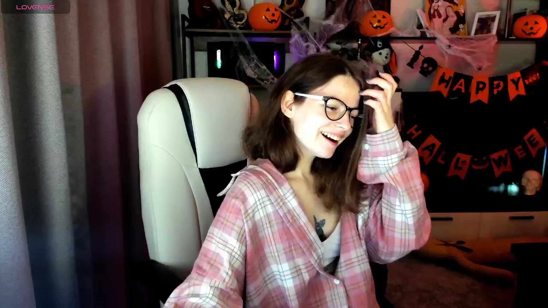 Gallery image thumbnail from MewTwo's myfreecams stream on, 10/26/2025, 24:59 image 7 of 20