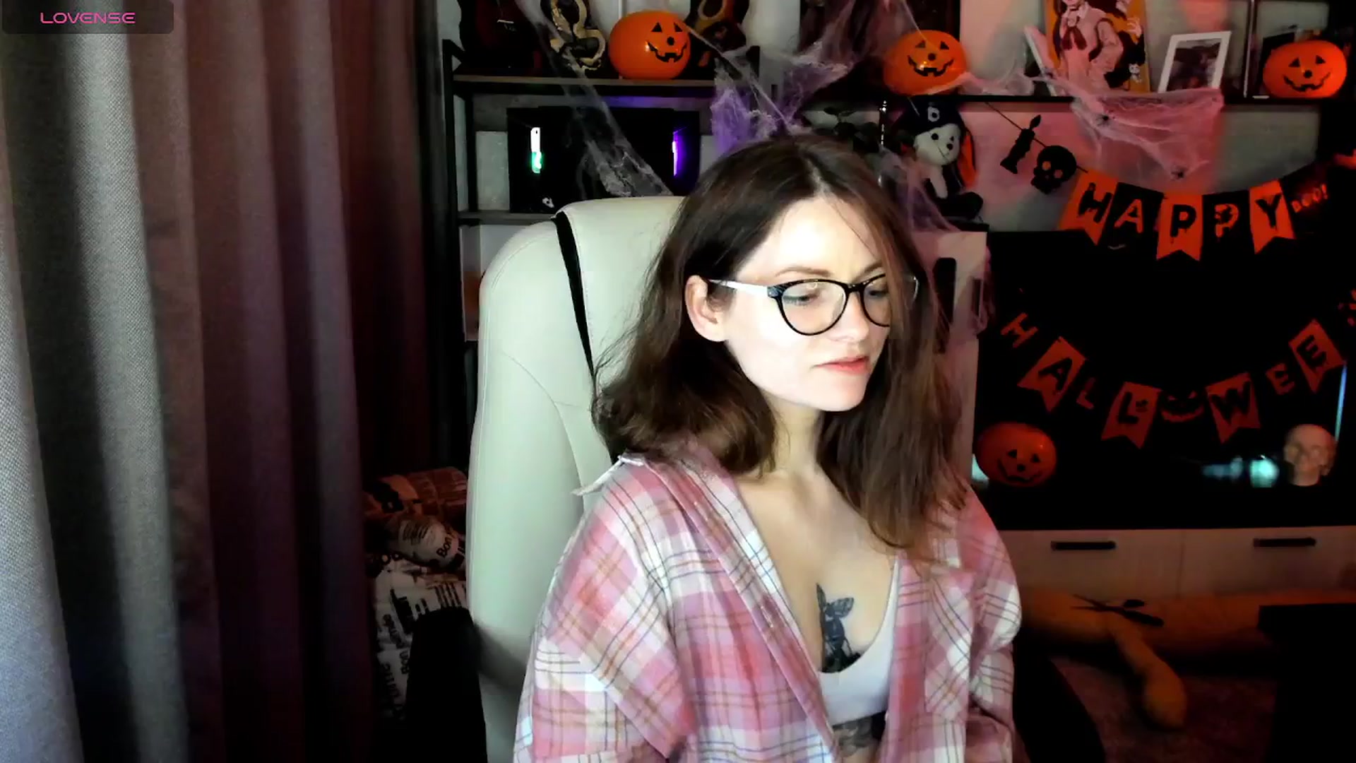 Gallery image thumbnail from MewTwo's myfreecams stream on, 10/26/2025, 24:59 image 18 of 20