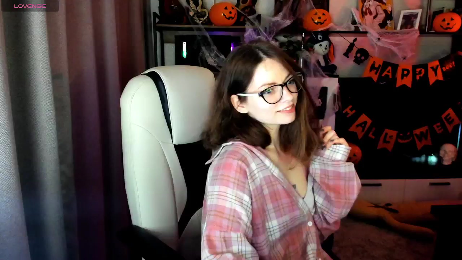 Gallery image thumbnail from MewTwo's myfreecams stream on, 10/26/2025, 24:59 image 6 of 20