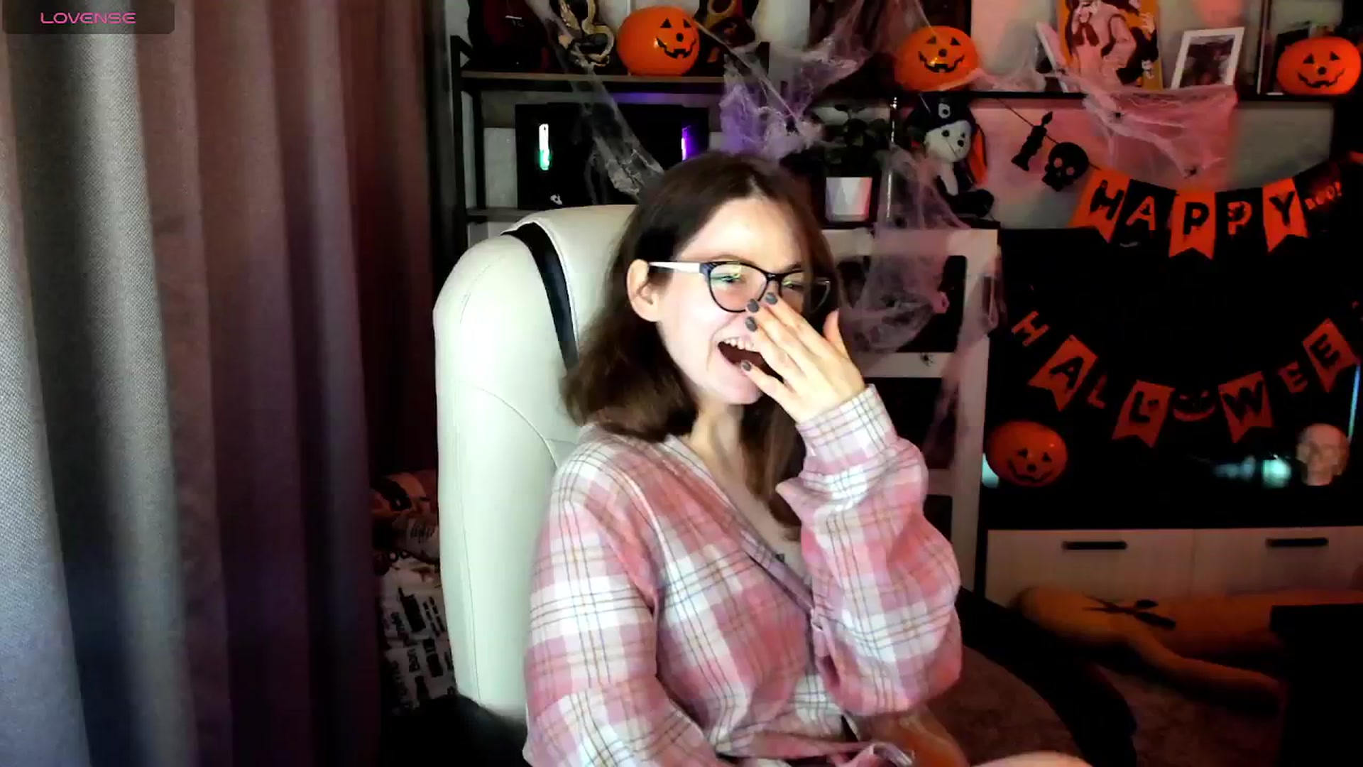 Gallery image thumbnail from MewTwo's myfreecams stream on, 10/26/2025, 24:59 image 12 of 20
