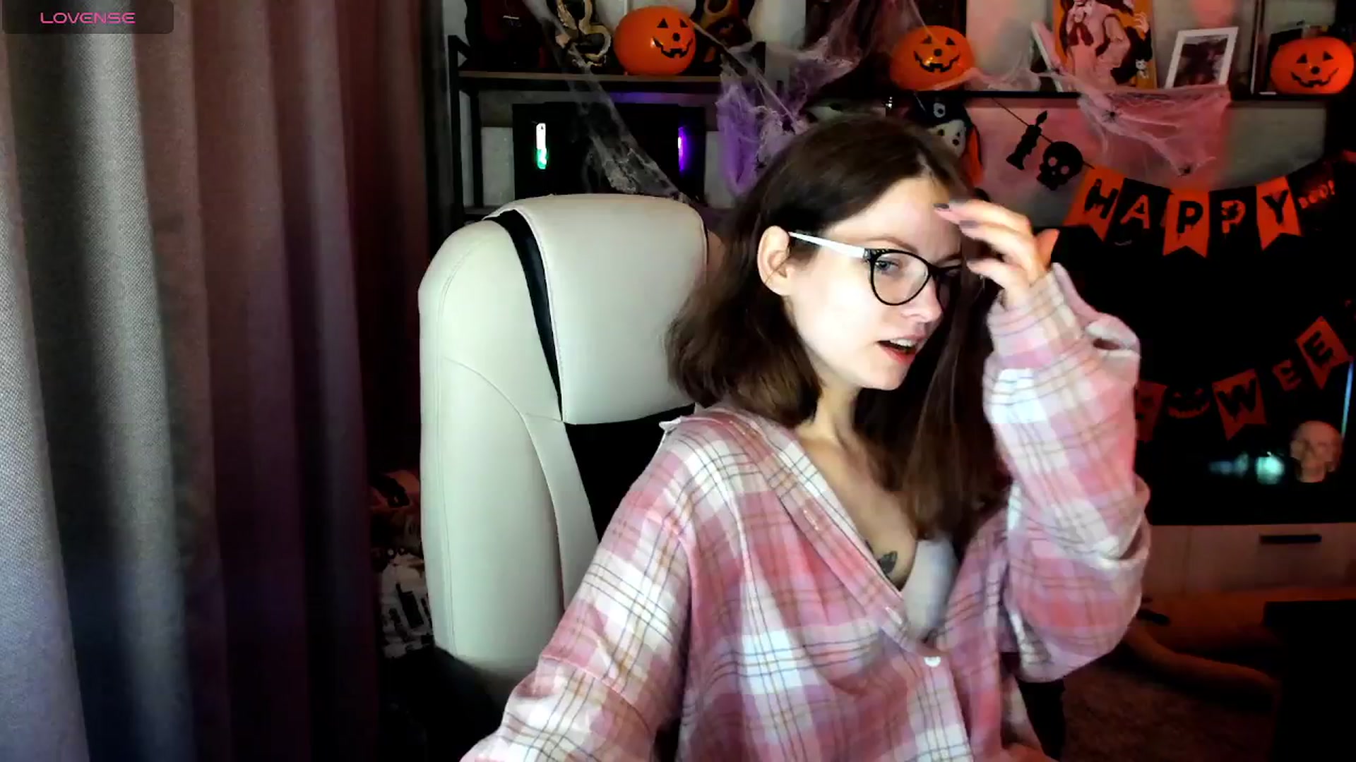 Gallery image thumbnail from MewTwo's myfreecams stream on, 10/26/2025, 24:59 image 14 of 20