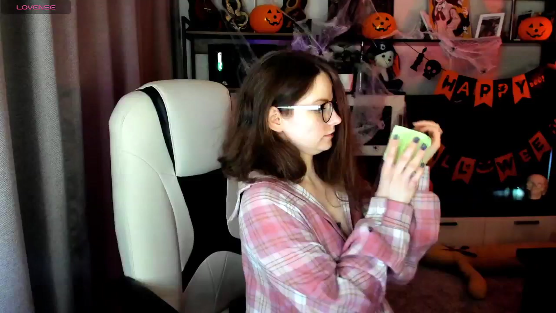 Gallery image thumbnail from MewTwo's myfreecams stream on, 10/26/2025, 24:59 image 20 of 20