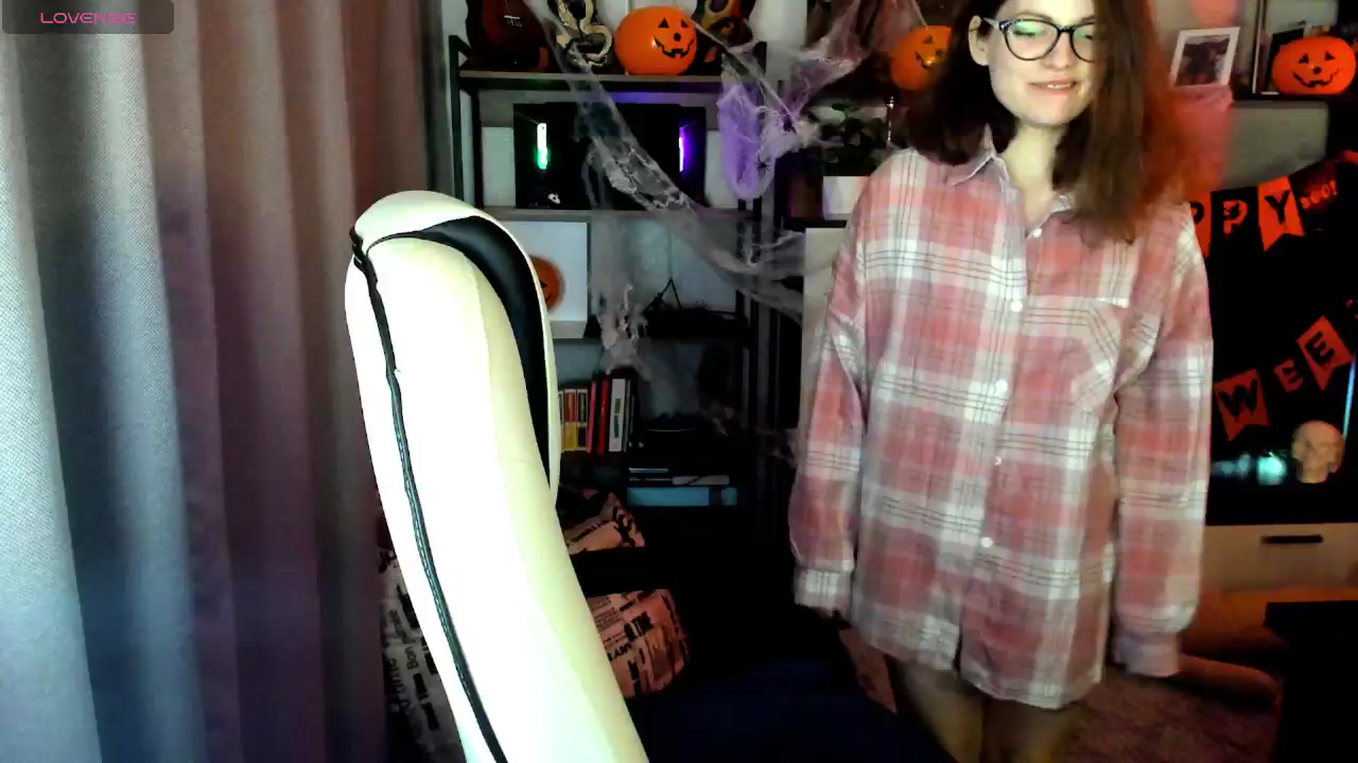 Gallery image thumbnail from MewTwo's myfreecams stream on, 10/26/2025, 24:59 image 1 of 20