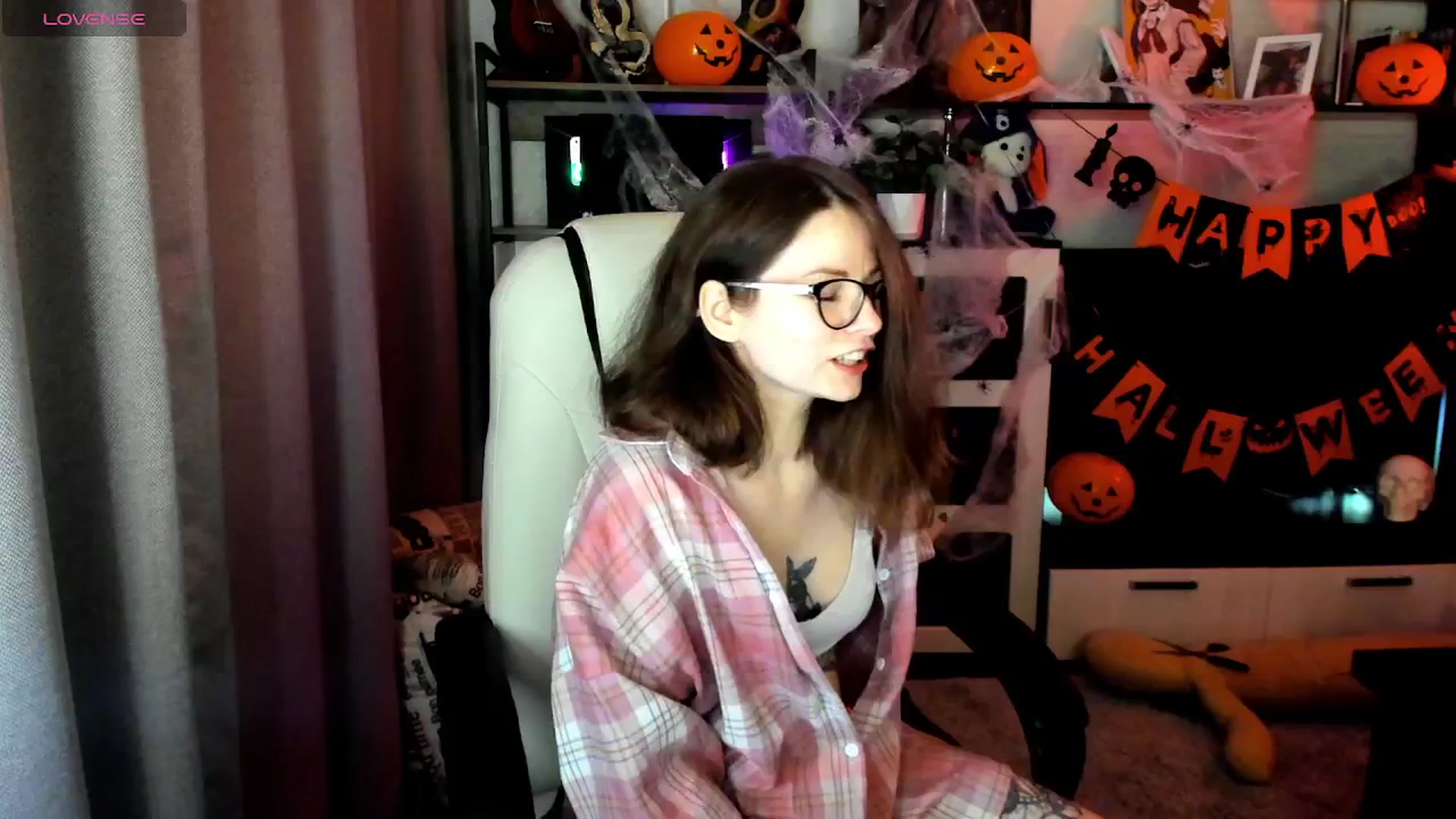 Gallery image thumbnail from MewTwo's myfreecams stream on, 10/26/2025, 24:59 image 17 of 20