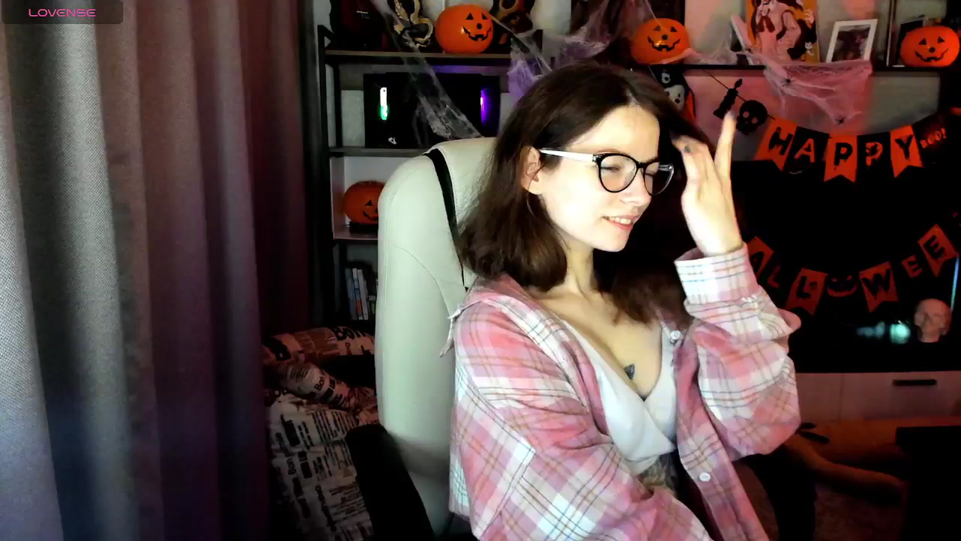 Gallery image thumbnail from MewTwo's myfreecams stream on, 10/26/2025, 24:59 image 5 of 20
