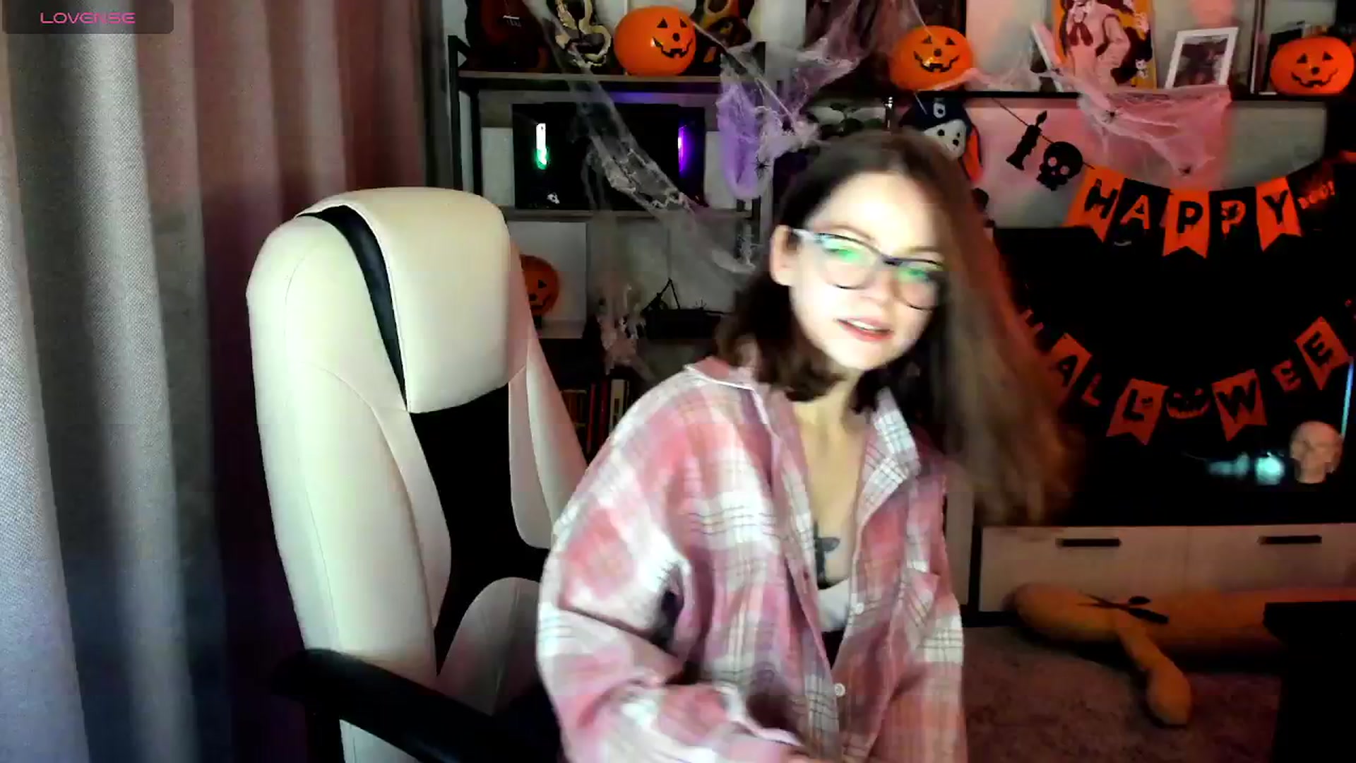 Gallery image thumbnail from MewTwo's myfreecams stream on, 10/26/2025, 24:59 image 16 of 20