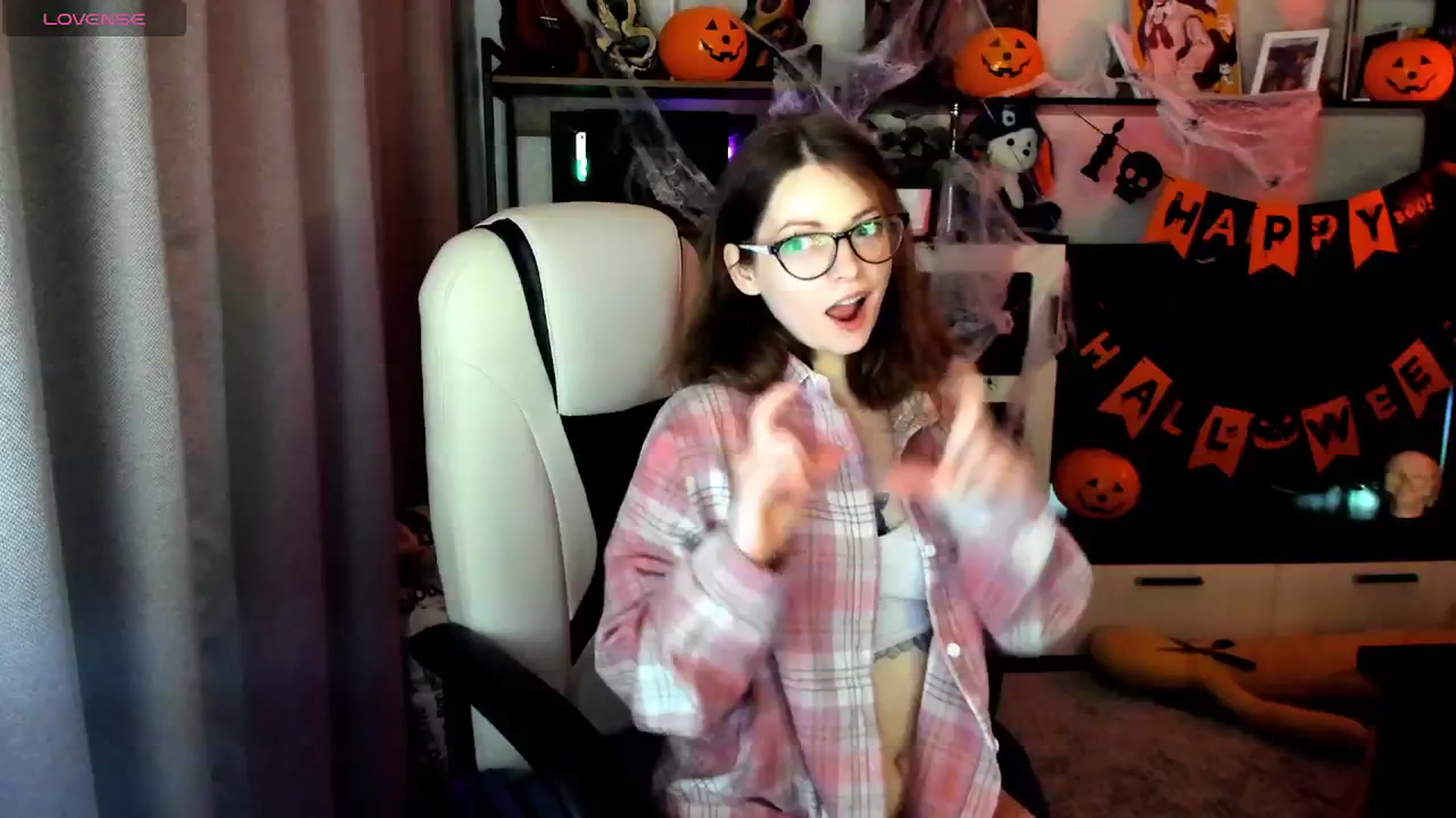 Gallery image thumbnail from MewTwo's myfreecams stream on, 10/26/2025, 24:59 image 3 of 20