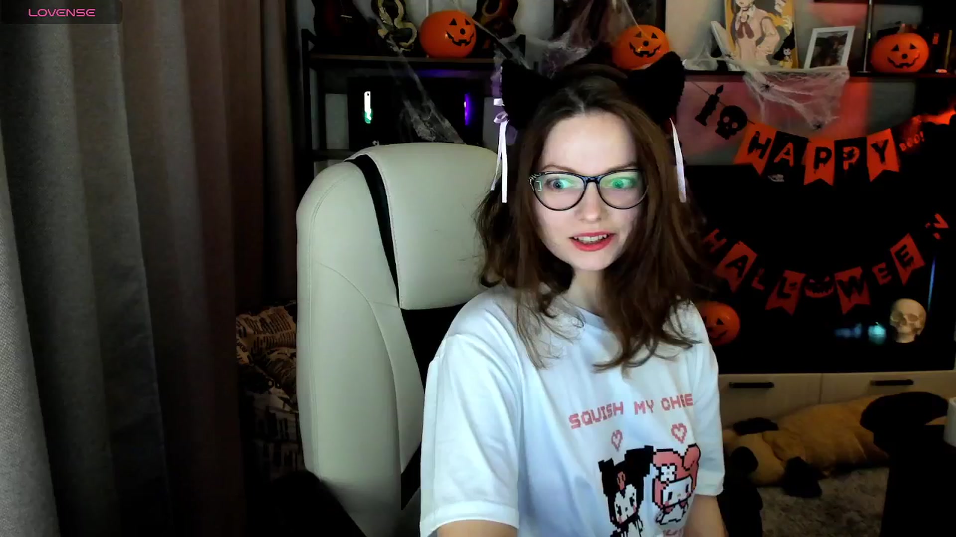 Gallery image thumbnail from MewTwo's myfreecams stream on, 10/27/2025, 24:01 image 1 of 20