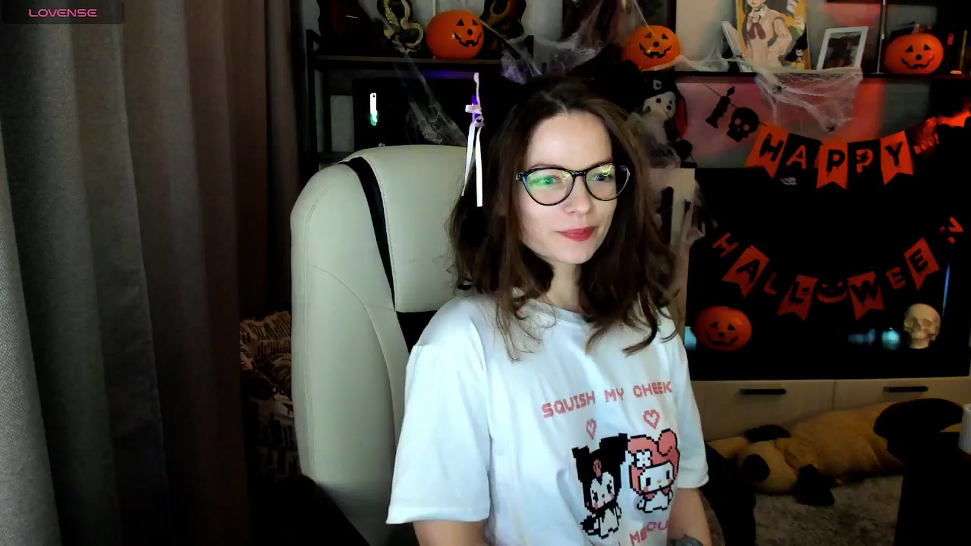 Gallery image thumbnail from MewTwo's myfreecams stream on, 10/27/2025, 24:01 image 2 of 20