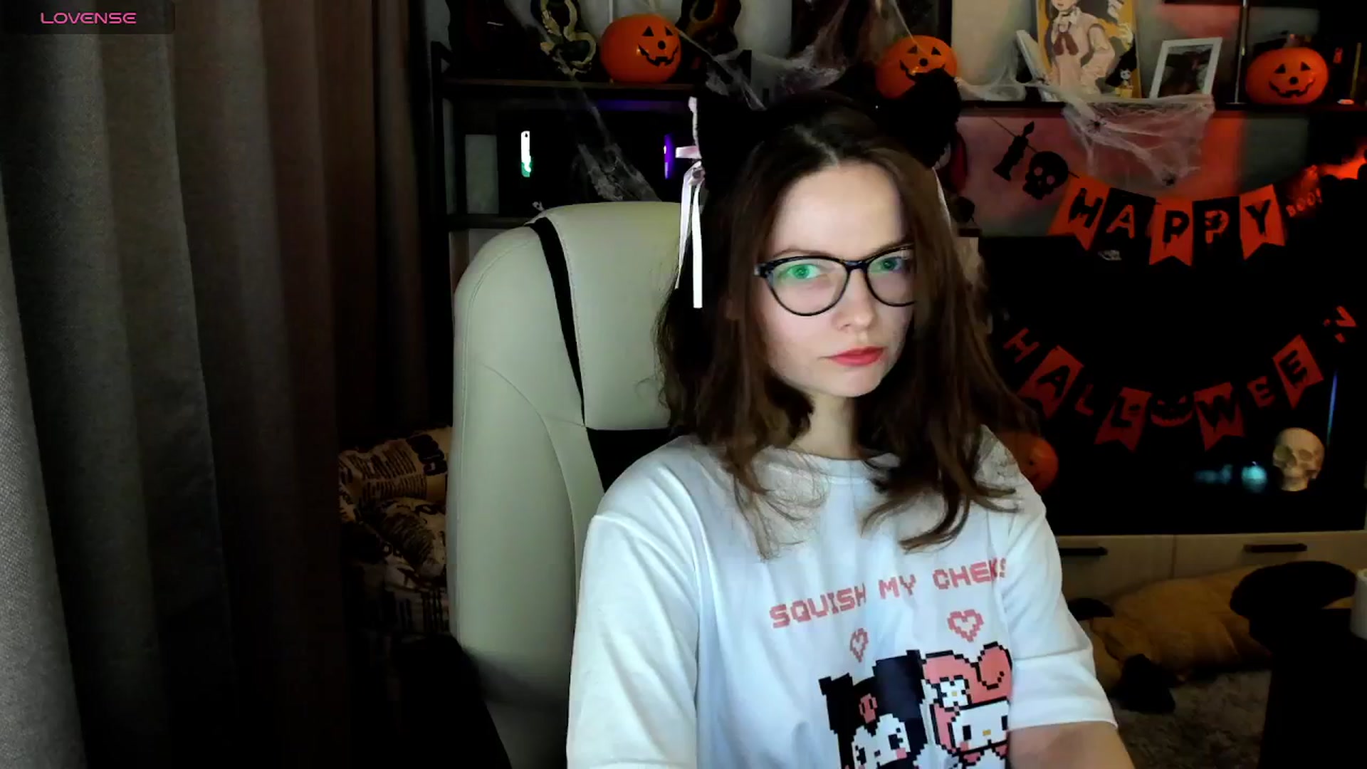 Gallery image thumbnail from MewTwo's myfreecams stream on, 10/27/2025, 24:01 image 7 of 20