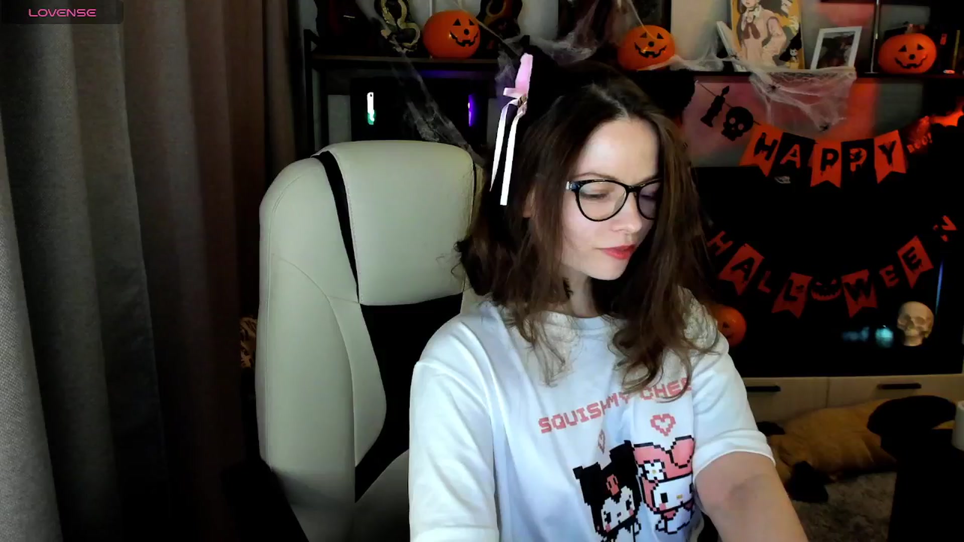 Gallery image thumbnail from MewTwo's myfreecams stream on, 10/27/2025, 24:01 image 12 of 20