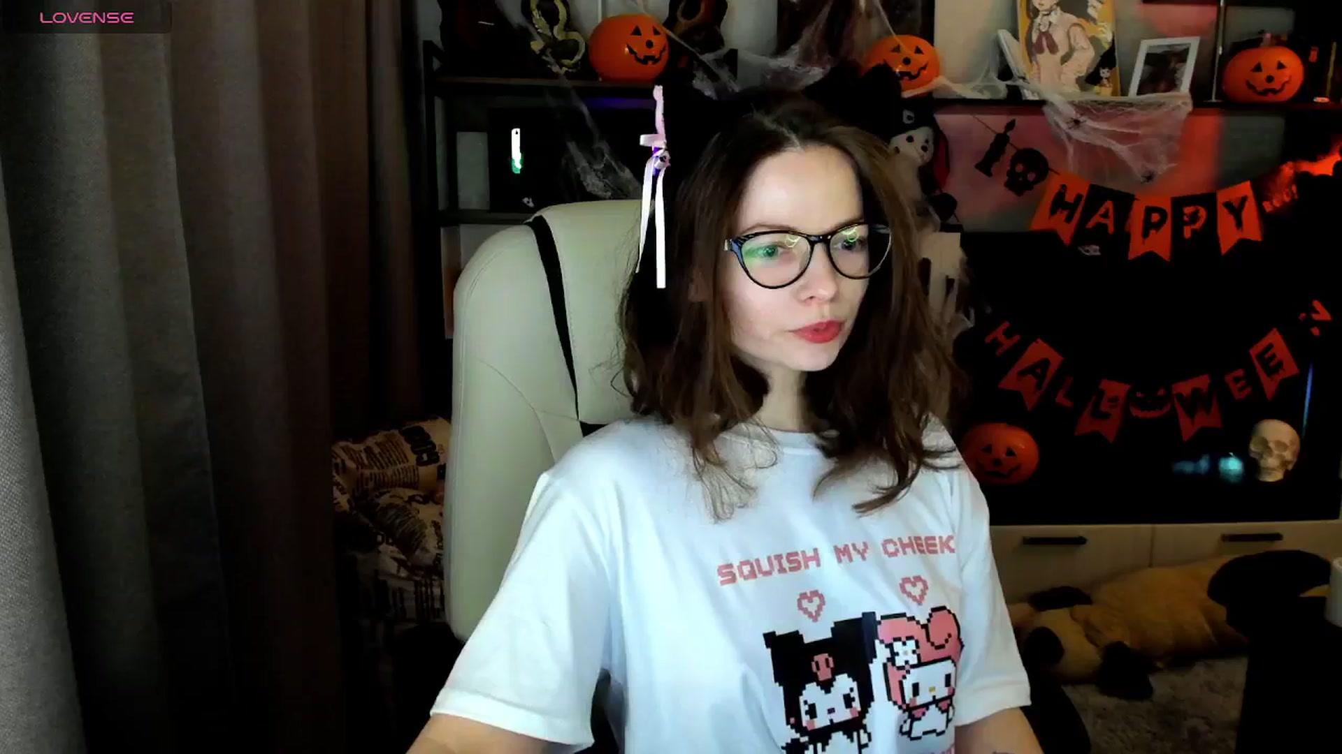 Gallery image thumbnail from MewTwo's myfreecams stream on, 10/27/2025, 24:01 image 4 of 20