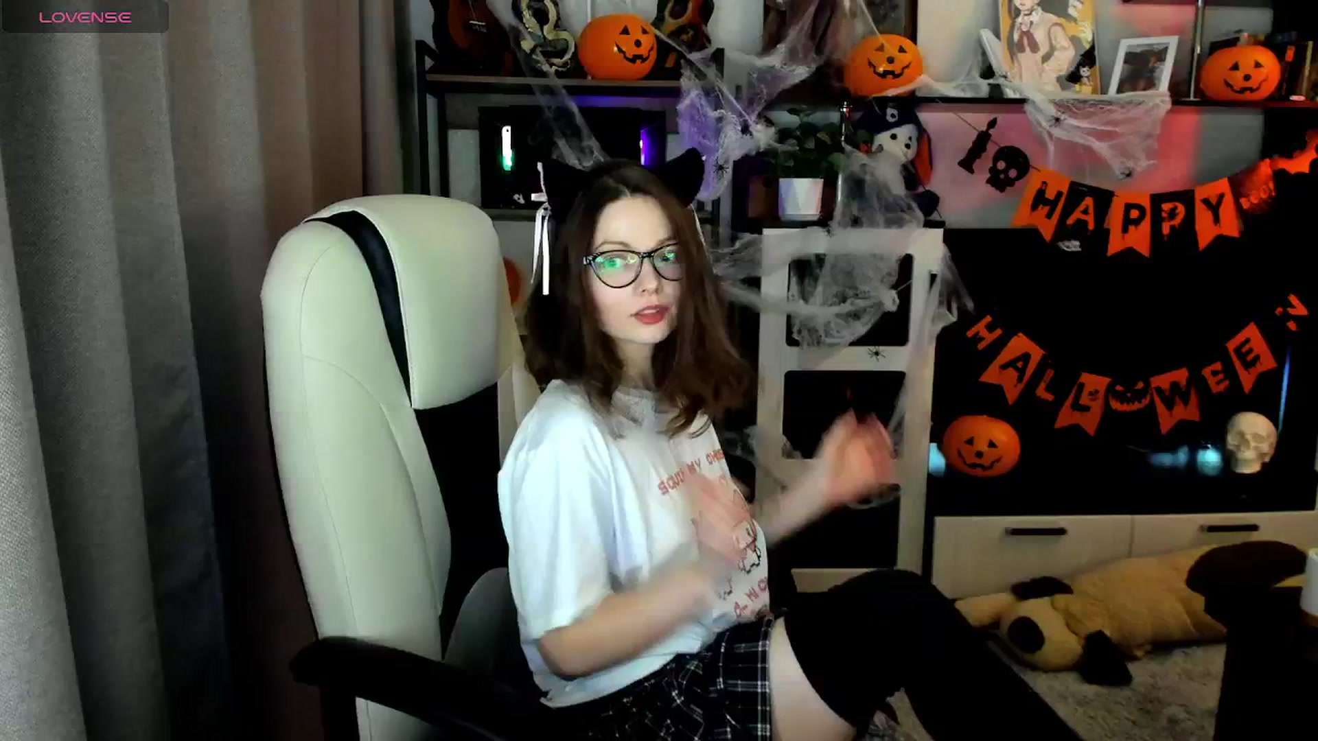 Gallery image thumbnail from MewTwo's myfreecams stream on, 10/27/2025, 24:01 image 17 of 20