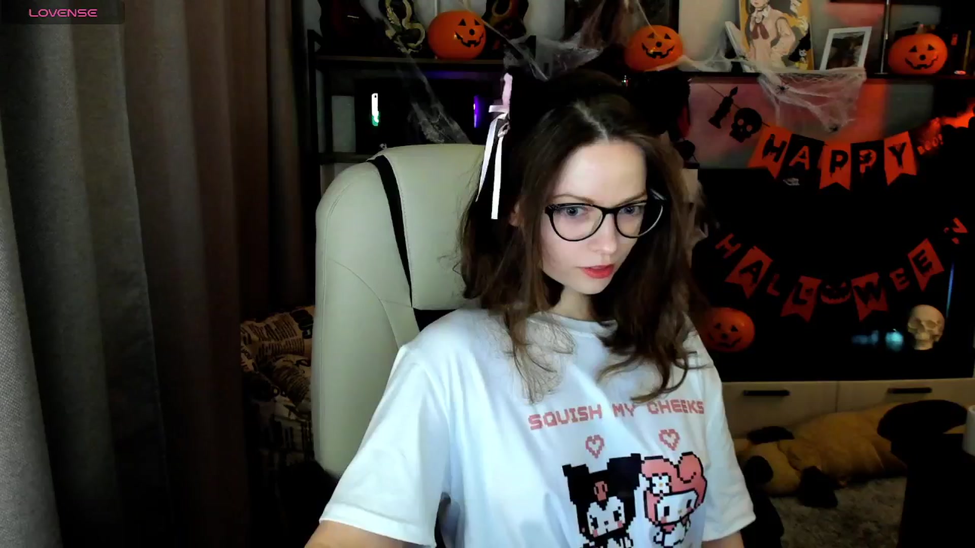Gallery image thumbnail from MewTwo's myfreecams stream on, 10/27/2025, 24:01 image 5 of 20