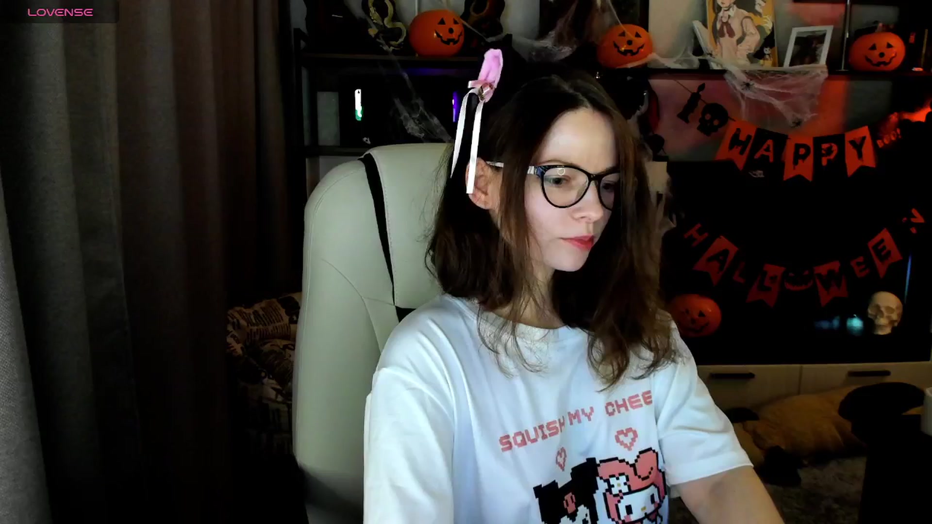Gallery image thumbnail from MewTwo's myfreecams stream on, 10/27/2025, 24:48 image 6 of 20