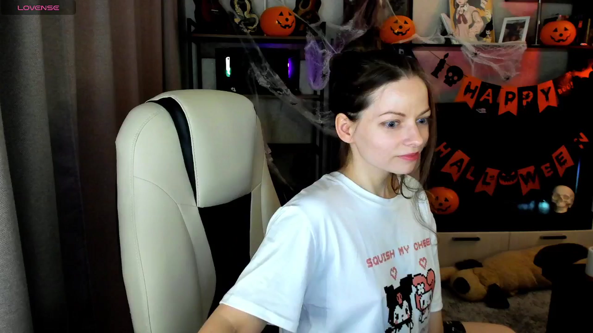Gallery image thumbnail from MewTwo's myfreecams stream on, 10/27/2025, 24:48 image 13 of 20