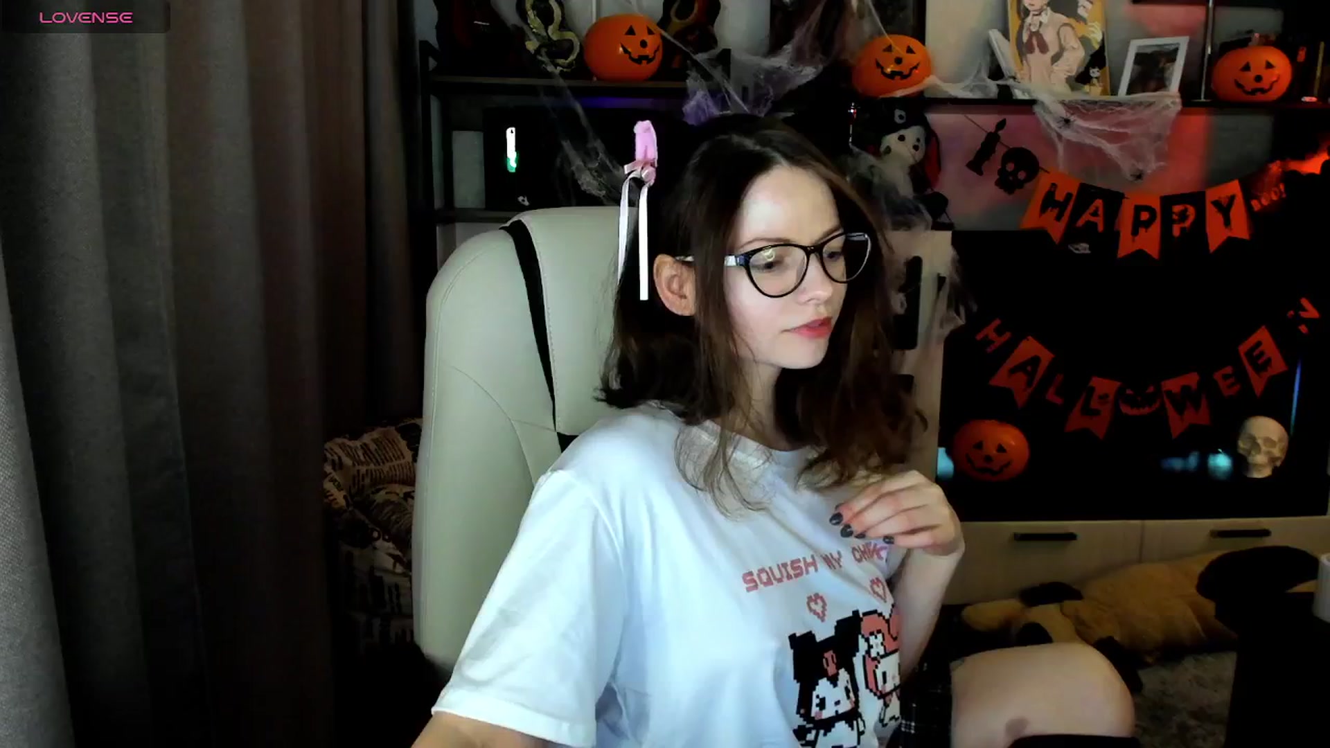 Gallery image thumbnail from MewTwo's myfreecams stream on, 10/27/2025, 24:48 image 9 of 20