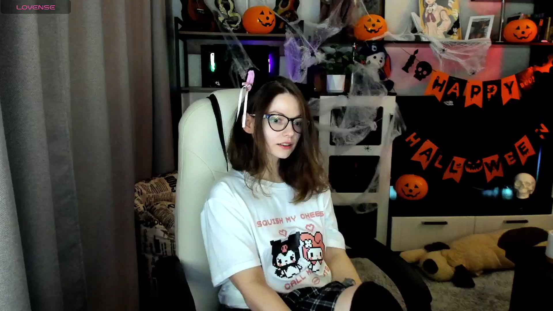 Gallery image thumbnail from MewTwo's myfreecams stream on, 10/27/2025, 24:48 image 5 of 20