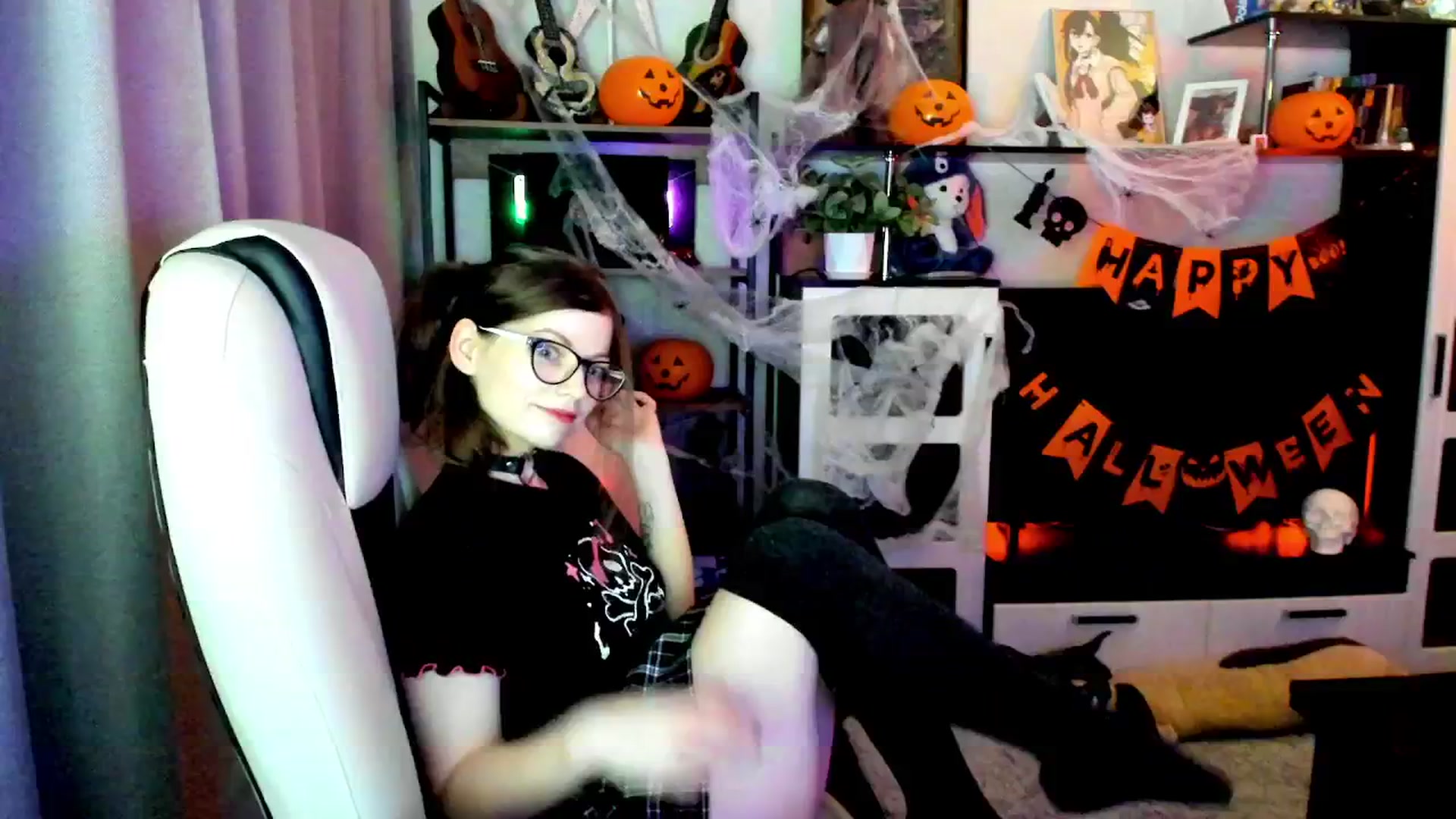 Gallery image thumbnail from MewTwo's myfreecams stream on, 10/30/2025, 23:47 image 5 of 20
