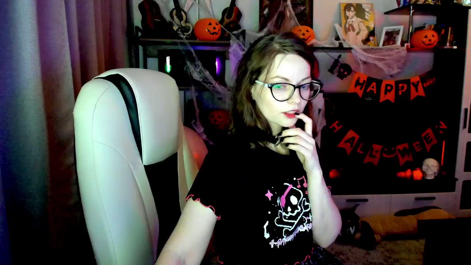 Gallery image thumbnail from MewTwo's myfreecams stream on, 10/30/2025, 23:47 image 18 of 20