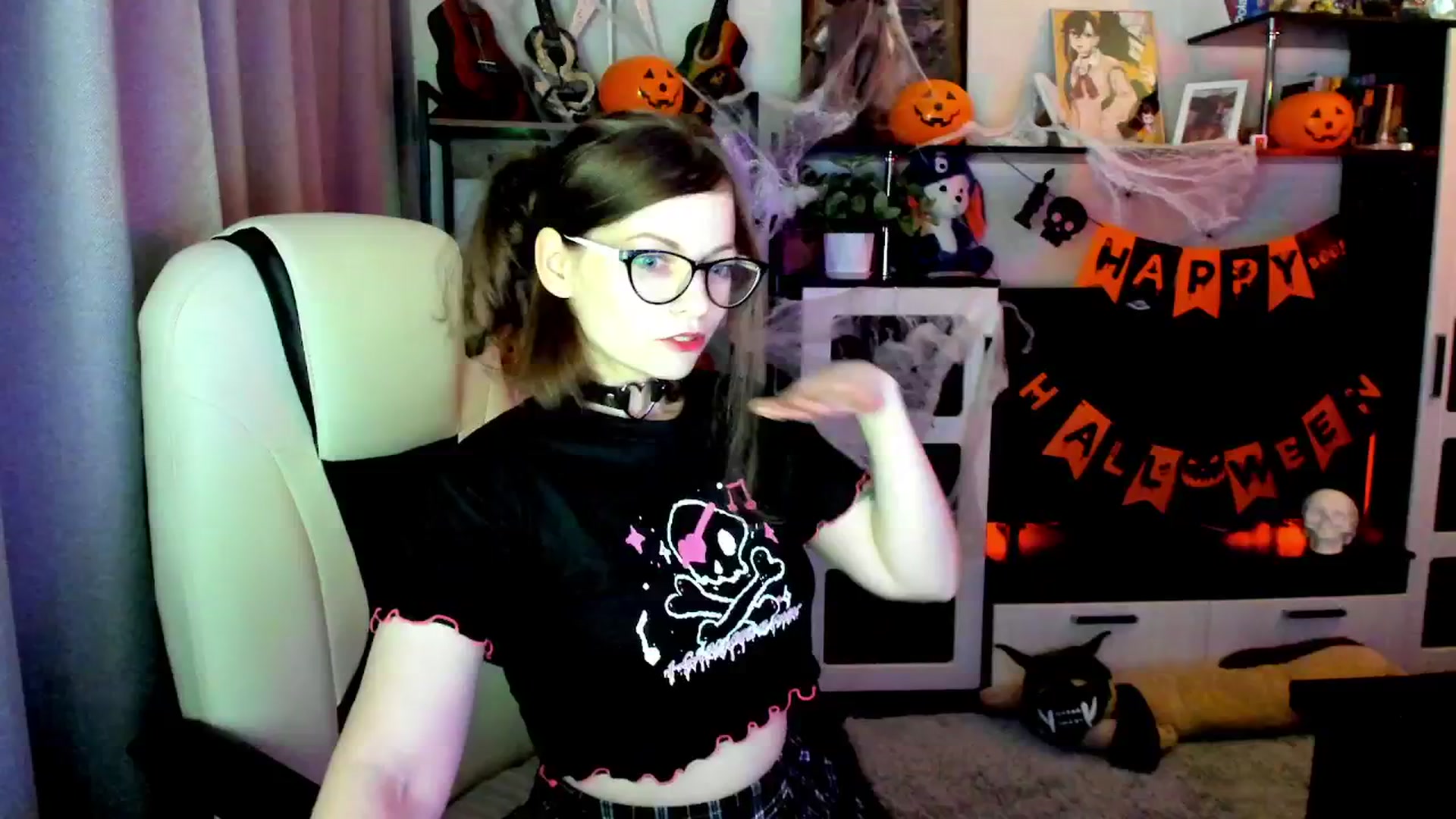 Gallery image thumbnail from MewTwo's myfreecams stream on, 10/30/2025, 23:47 image 6 of 20