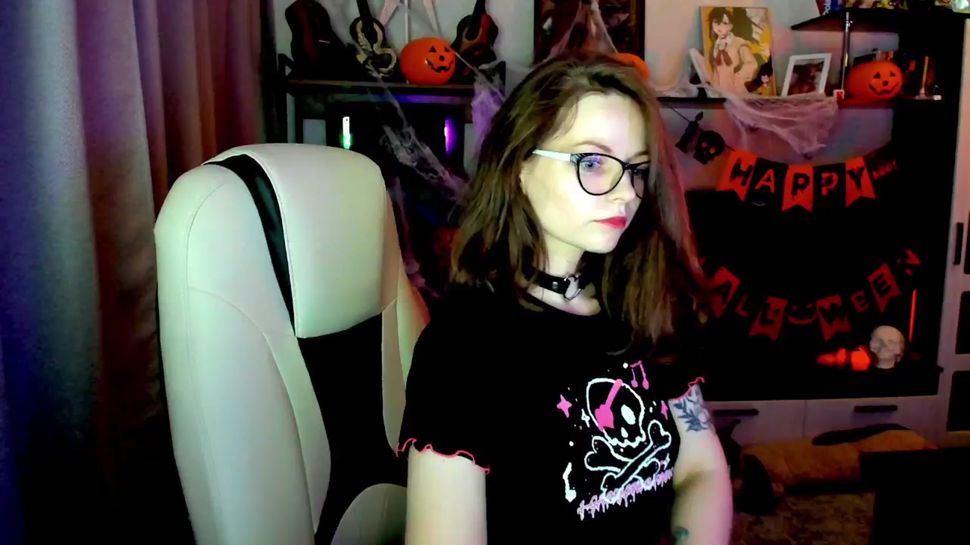 Gallery image thumbnail from MewTwo's myfreecams stream on, 10/30/2025, 23:47 image 14 of 20