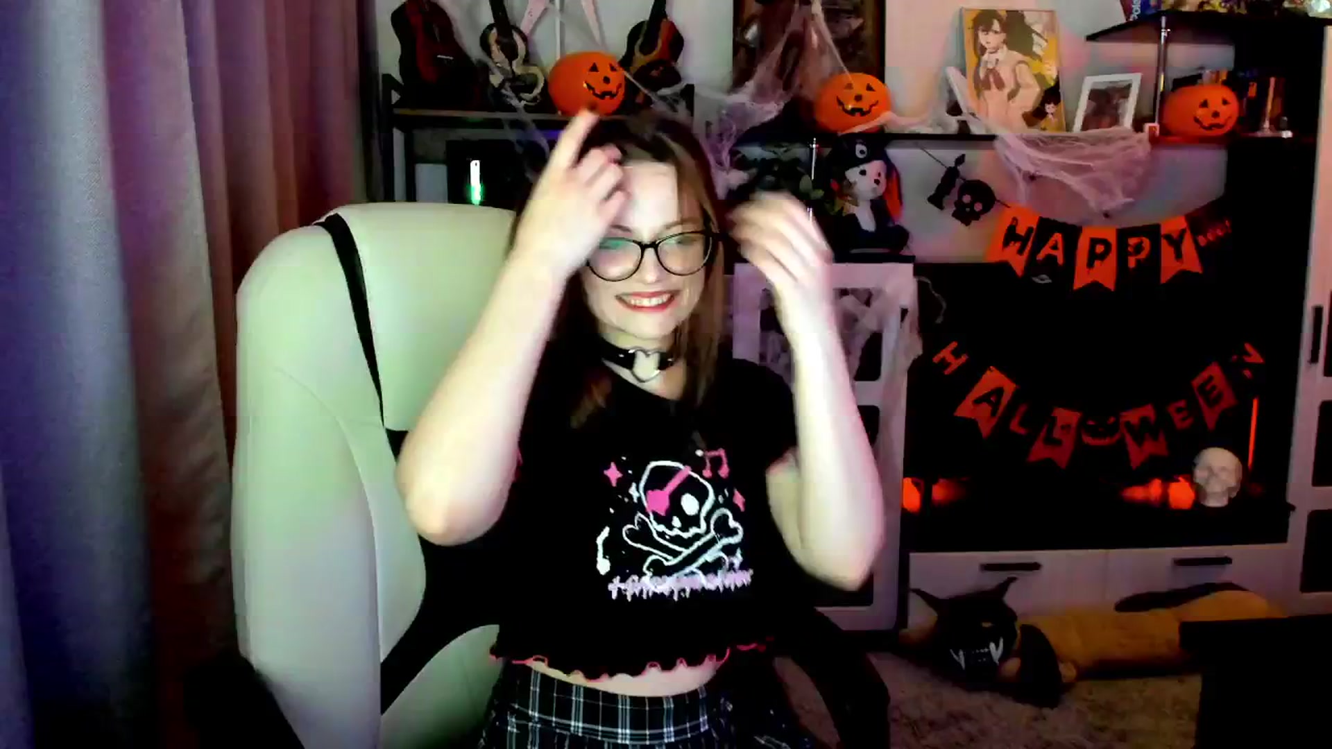 Gallery image thumbnail from MewTwo's myfreecams stream on, 10/30/2025, 23:47 image 9 of 20