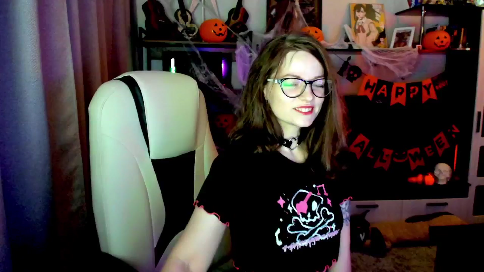 Gallery image thumbnail from MewTwo's myfreecams stream on, 10/30/2025, 23:47 image 19 of 20