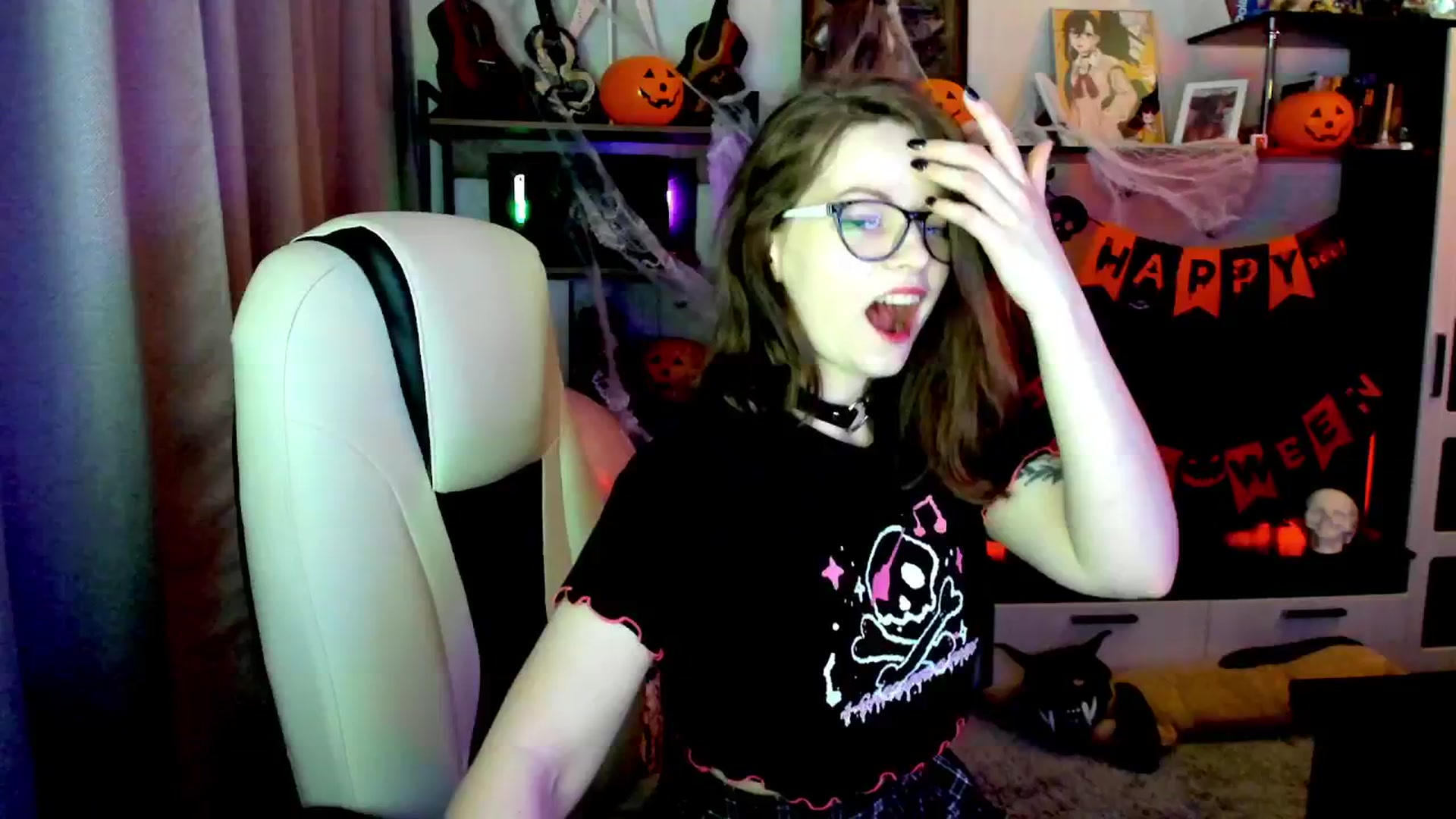 Gallery image thumbnail from MewTwo's myfreecams stream on, 10/30/2025, 23:47 image 16 of 20