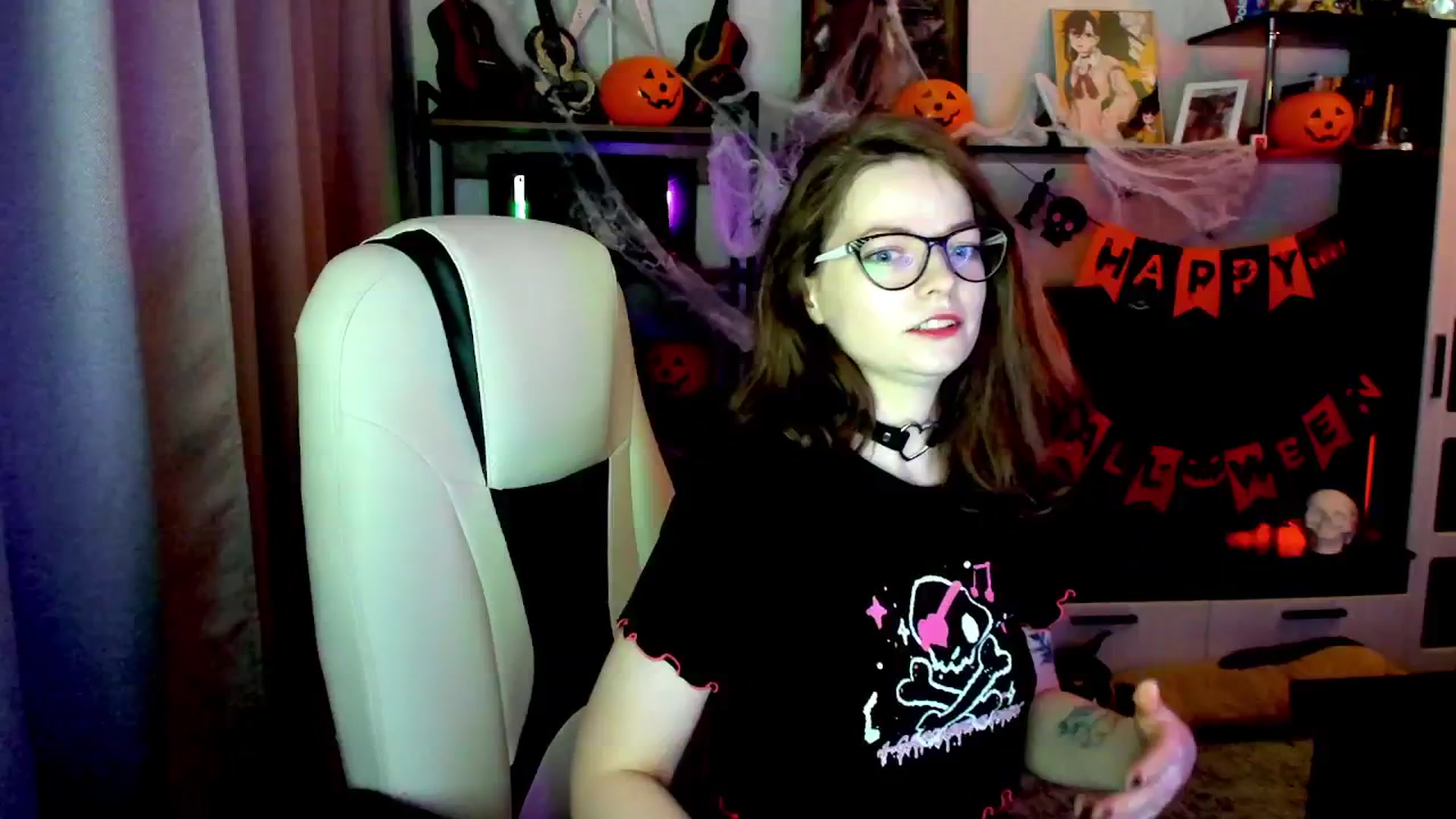 Gallery image thumbnail from MewTwo's myfreecams stream on, 10/30/2025, 23:47 image 15 of 20
