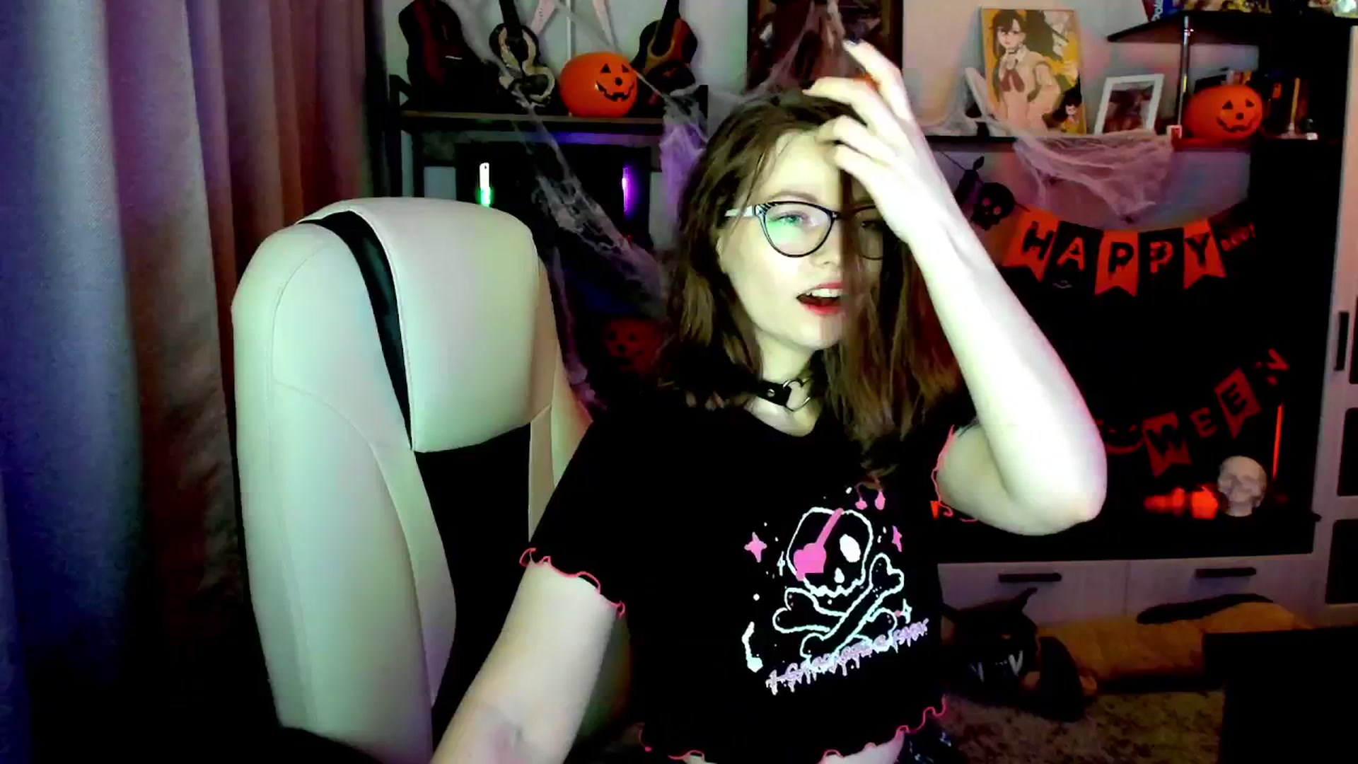 Gallery image thumbnail from MewTwo's myfreecams stream on, 10/30/2025, 23:47 image 17 of 20