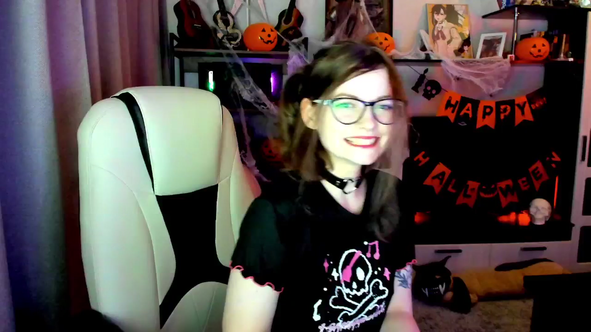 Gallery image thumbnail from MewTwo's myfreecams stream on, 10/30/2025, 23:47 image 1 of 20