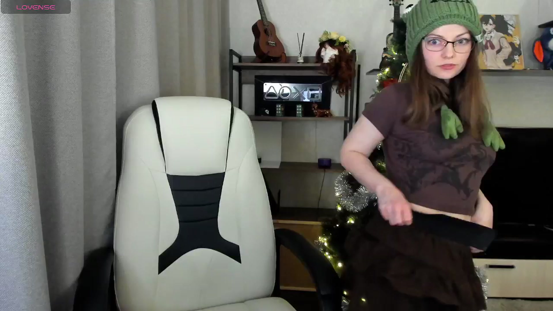 Gallery image thumbnail from MewTwo's myfreecams stream on, 12/25/2025, 01:20 image 2 of 20