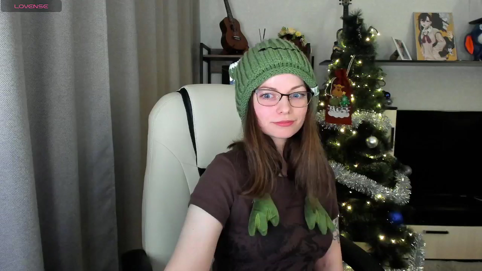 Gallery image thumbnail from MewTwo's myfreecams stream on, 12/25/2025, 01:20 image 1 of 20