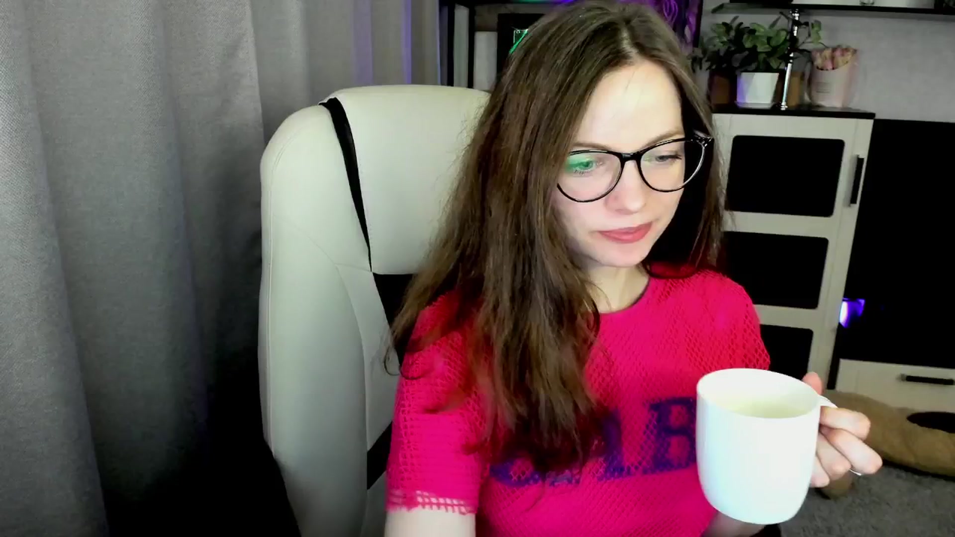 Gallery image thumbnail from MewTwo's myfreecams stream on, 04/02/2026, 14:35 image 14 of 20