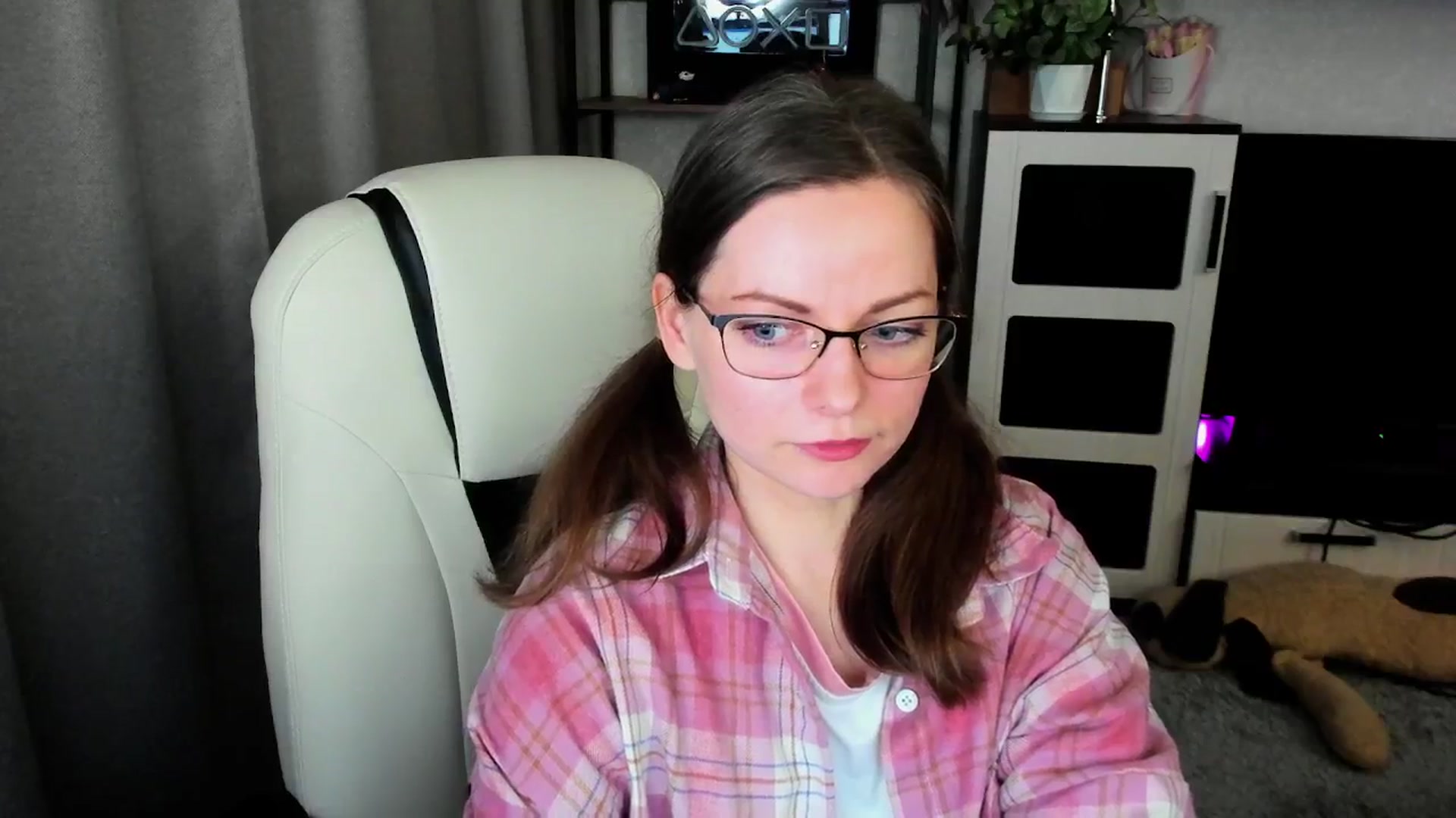 Gallery image thumbnail from MewTwo's myfreecams stream on, 04/21/2026, 22:26 image 20 of 20