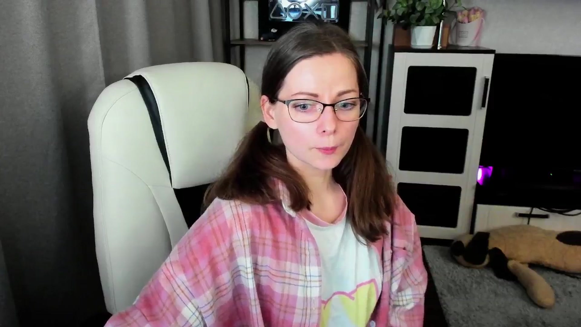 Gallery image thumbnail from MewTwo's myfreecams stream on, 04/21/2026, 22:26 image 18 of 20