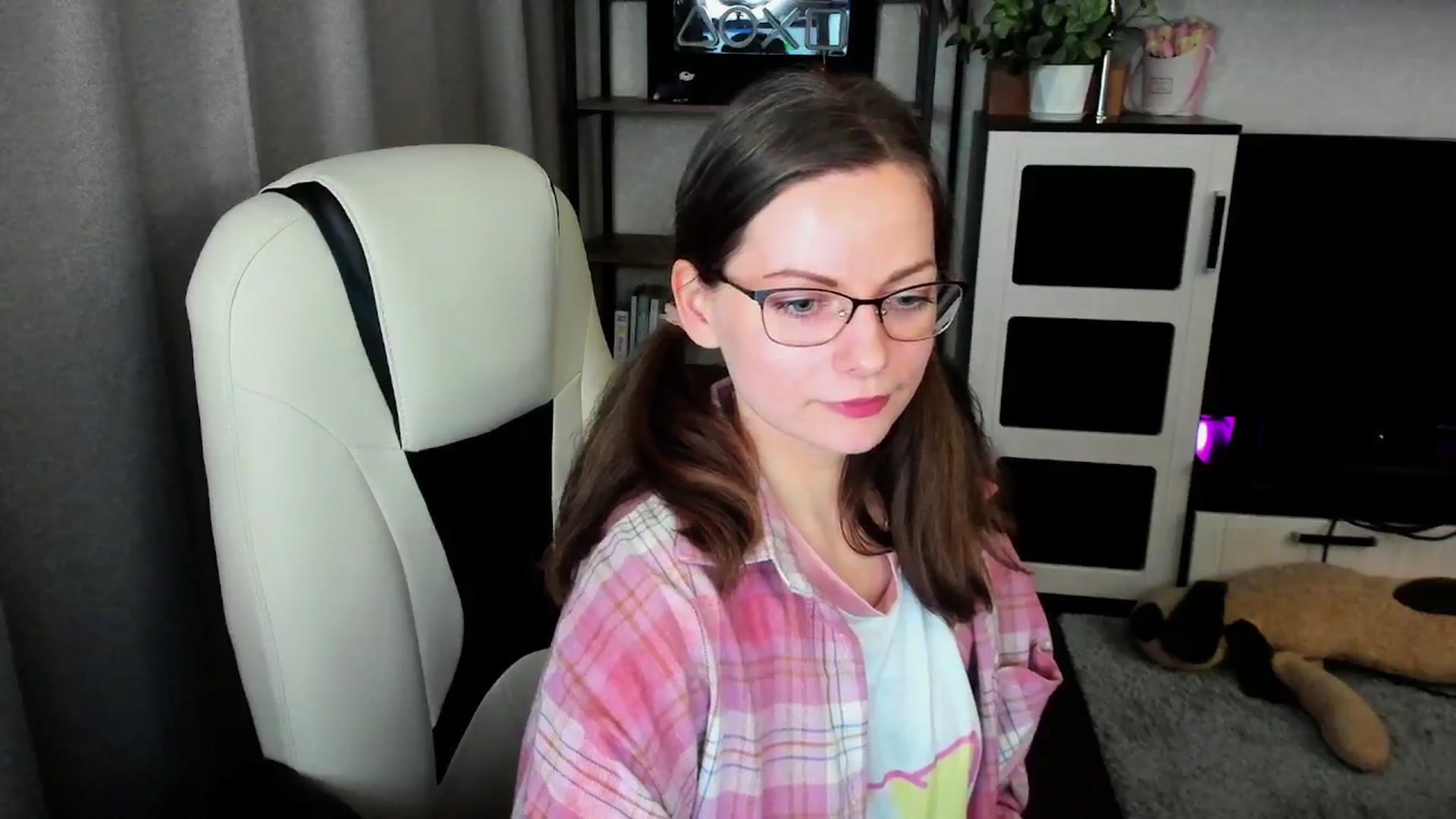 Gallery image thumbnail from MewTwo's myfreecams stream on, 04/21/2026, 22:26 image 14 of 20