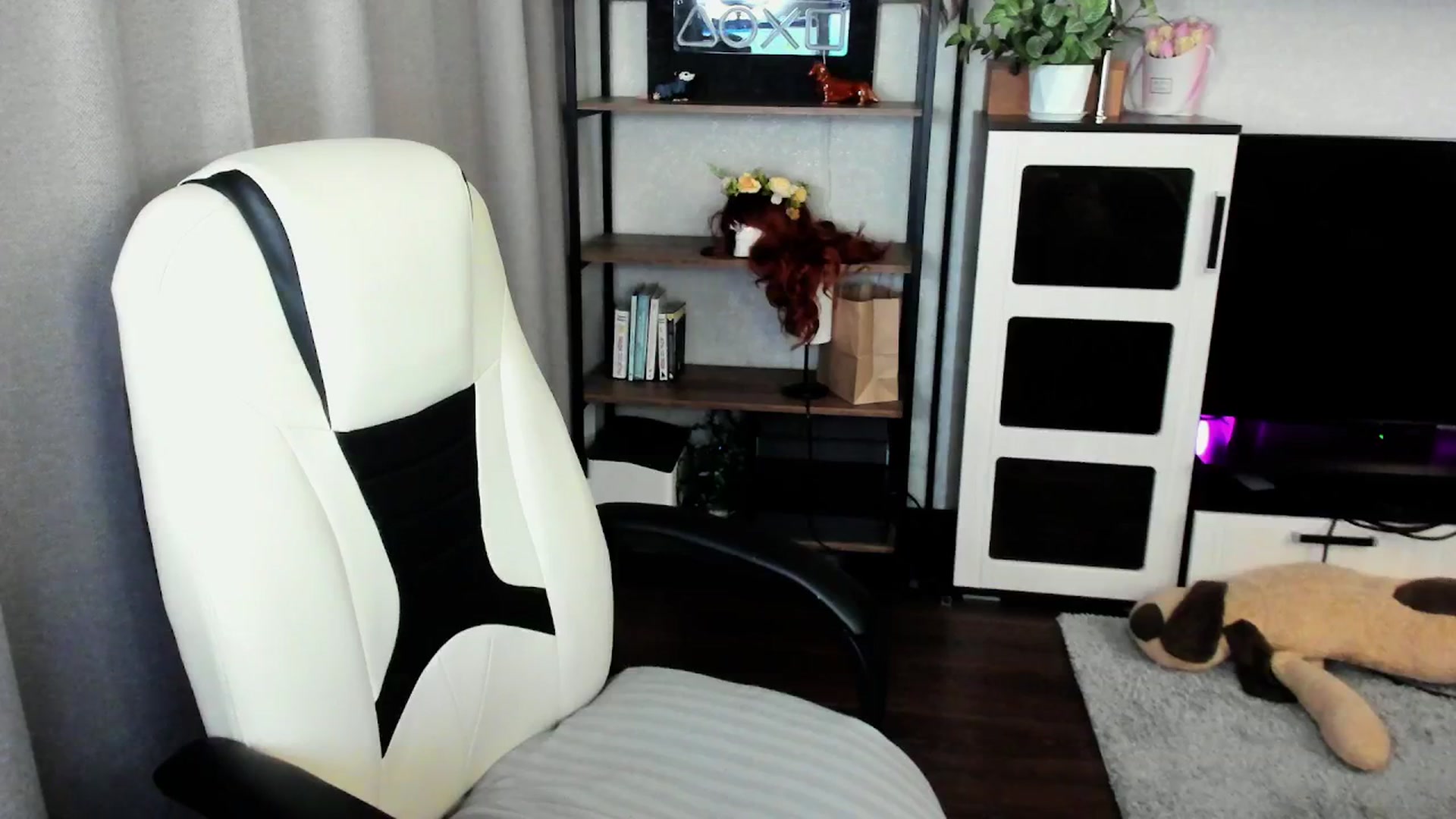 Gallery image thumbnail from MewTwo's myfreecams stream on, 04/21/2026, 22:26 image 17 of 20