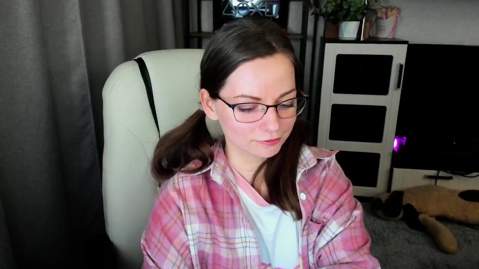 Gallery image thumbnail from MewTwo's myfreecams stream on, 04/21/2026, 22:26 image 19 of 20