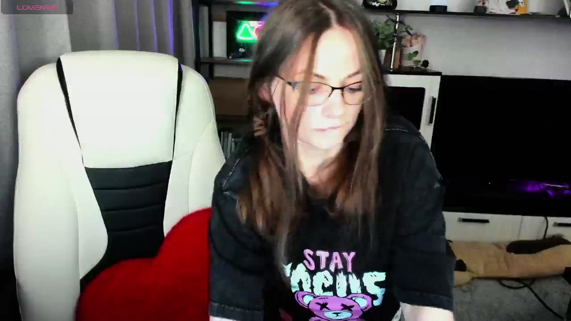 Gallery image thumbnail from MewTwo's myfreecams stream on, 05/03/2026, 24:36 image 19 of 20