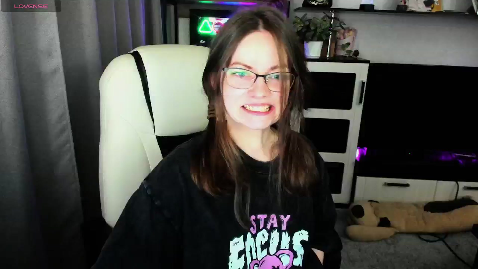 Gallery image thumbnail from MewTwo's myfreecams stream on, 05/03/2026, 24:36 image 18 of 20