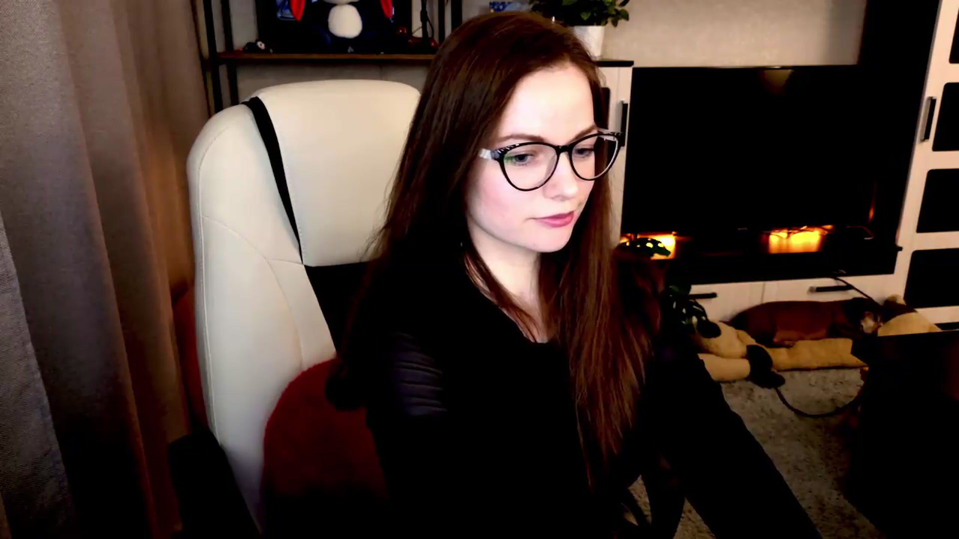 Gallery image thumbnail from MewTwo's myfreecams stream on, 08/19/2026, 24:02 image 15 of 20