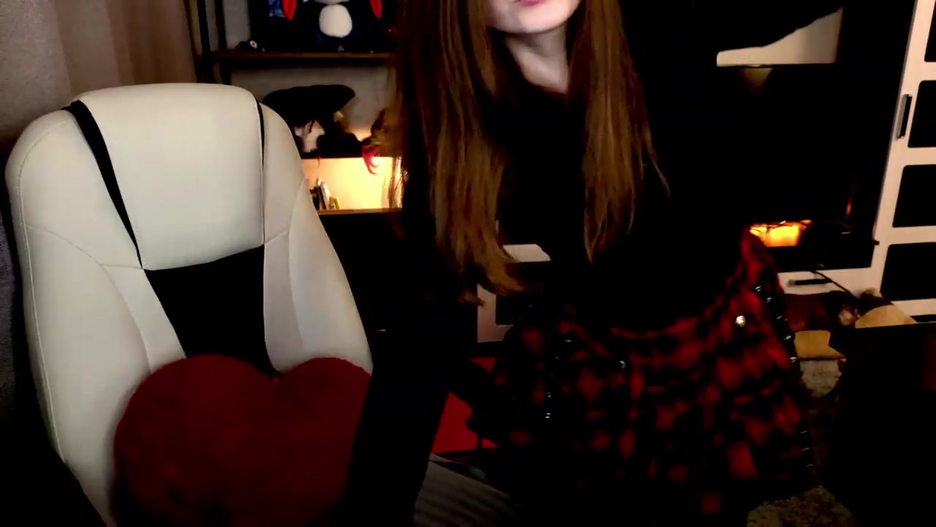 Gallery image thumbnail from MewTwo's myfreecams stream on, 08/19/2026, 24:02 image 17 of 20