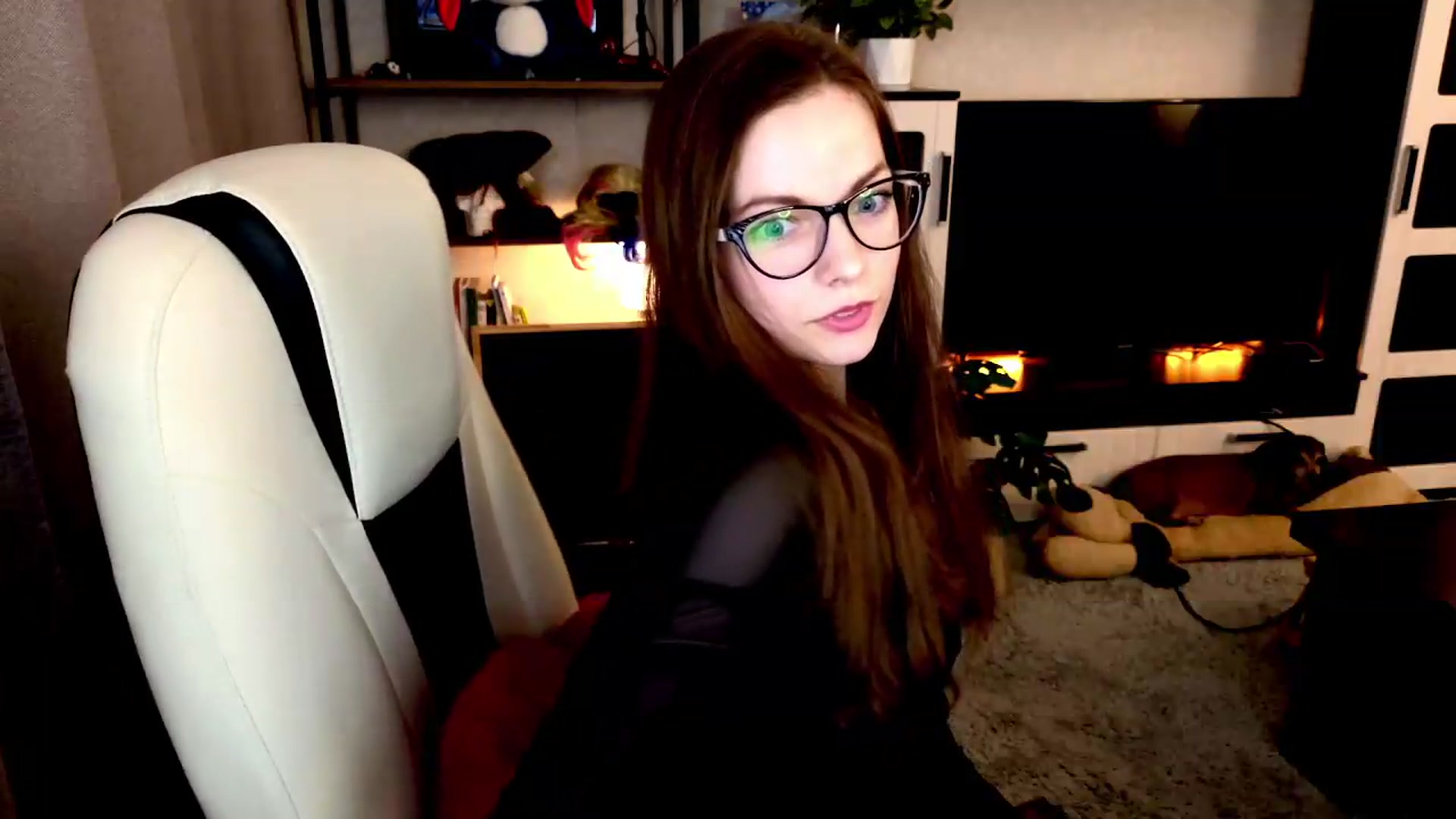 Gallery image thumbnail from MewTwo's myfreecams stream on, 08/19/2026, 24:02 image 4 of 20