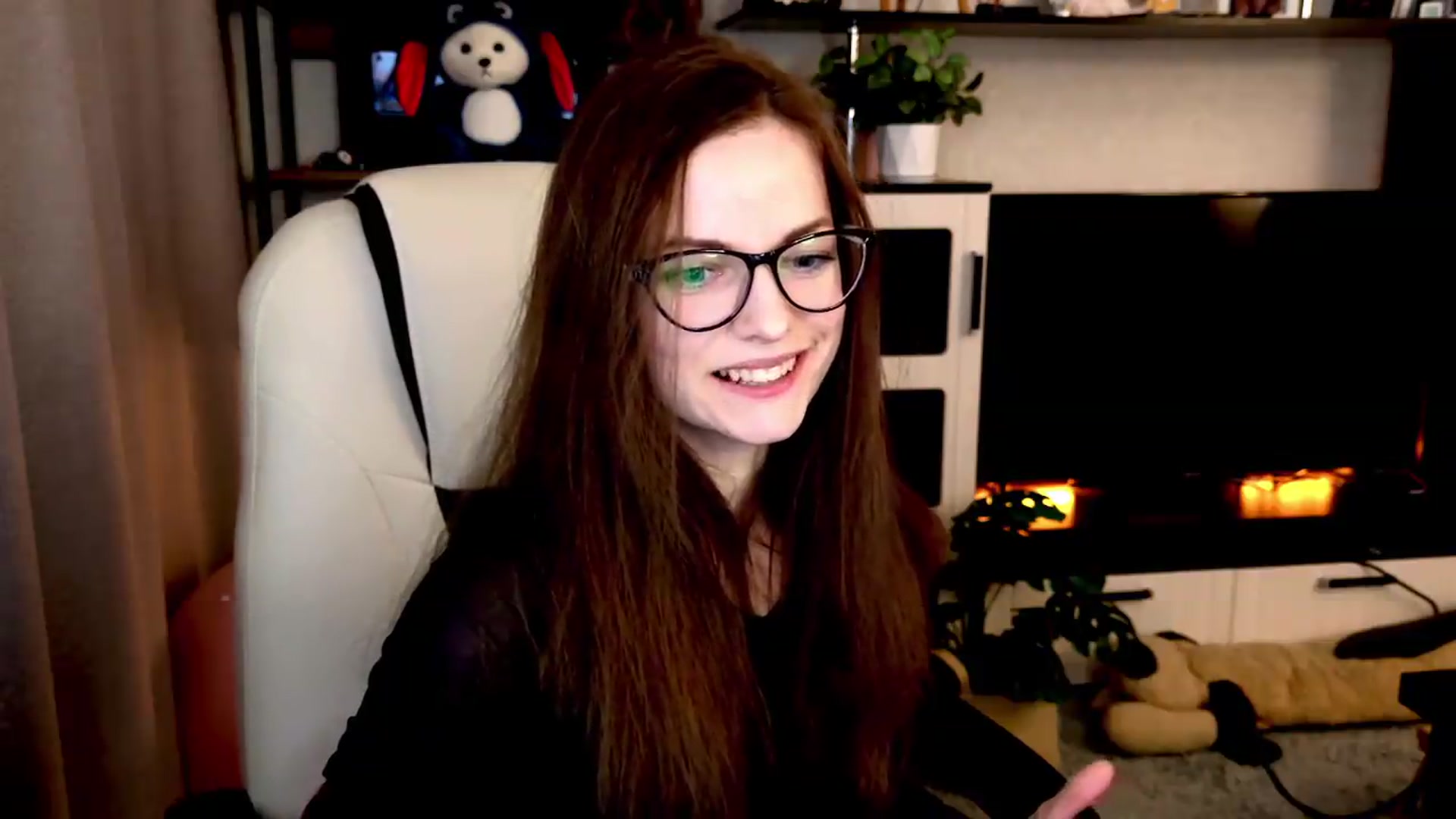 Gallery image thumbnail from MewTwo's myfreecams stream on, 08/19/2026, 01:50 image 18 of 20