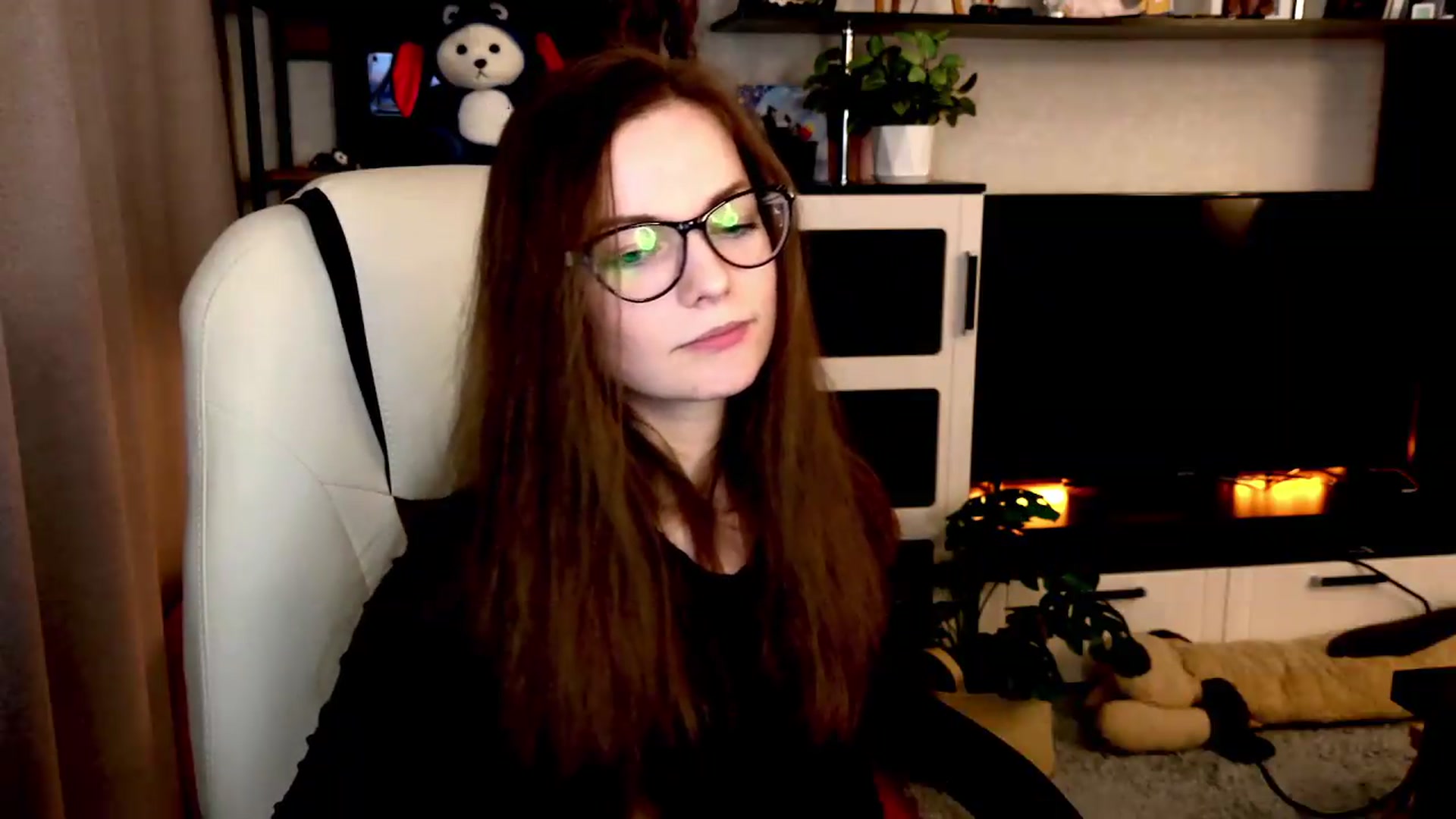 Gallery image thumbnail from MewTwo's myfreecams stream on, 08/19/2026, 01:50 image 16 of 20