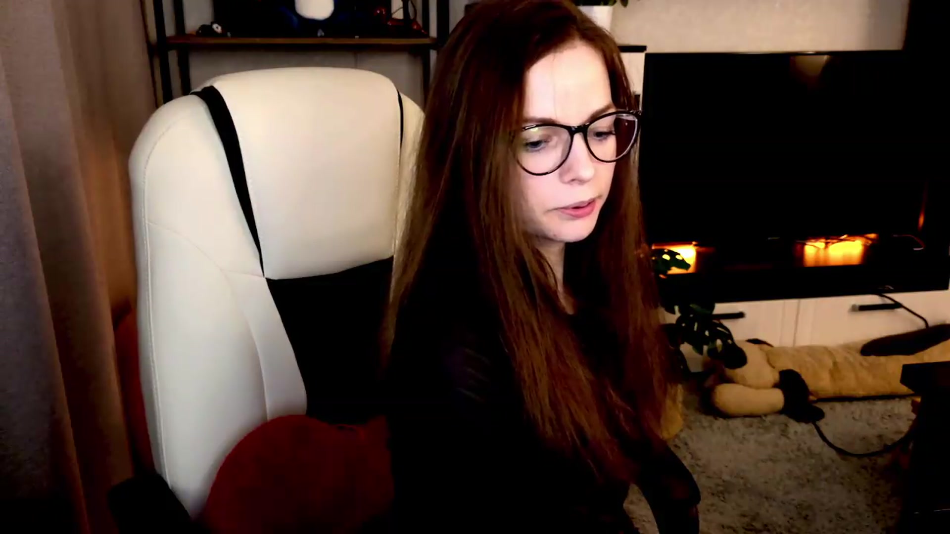 Gallery image thumbnail from MewTwo's myfreecams stream on, 08/19/2026, 01:50 image 6 of 20